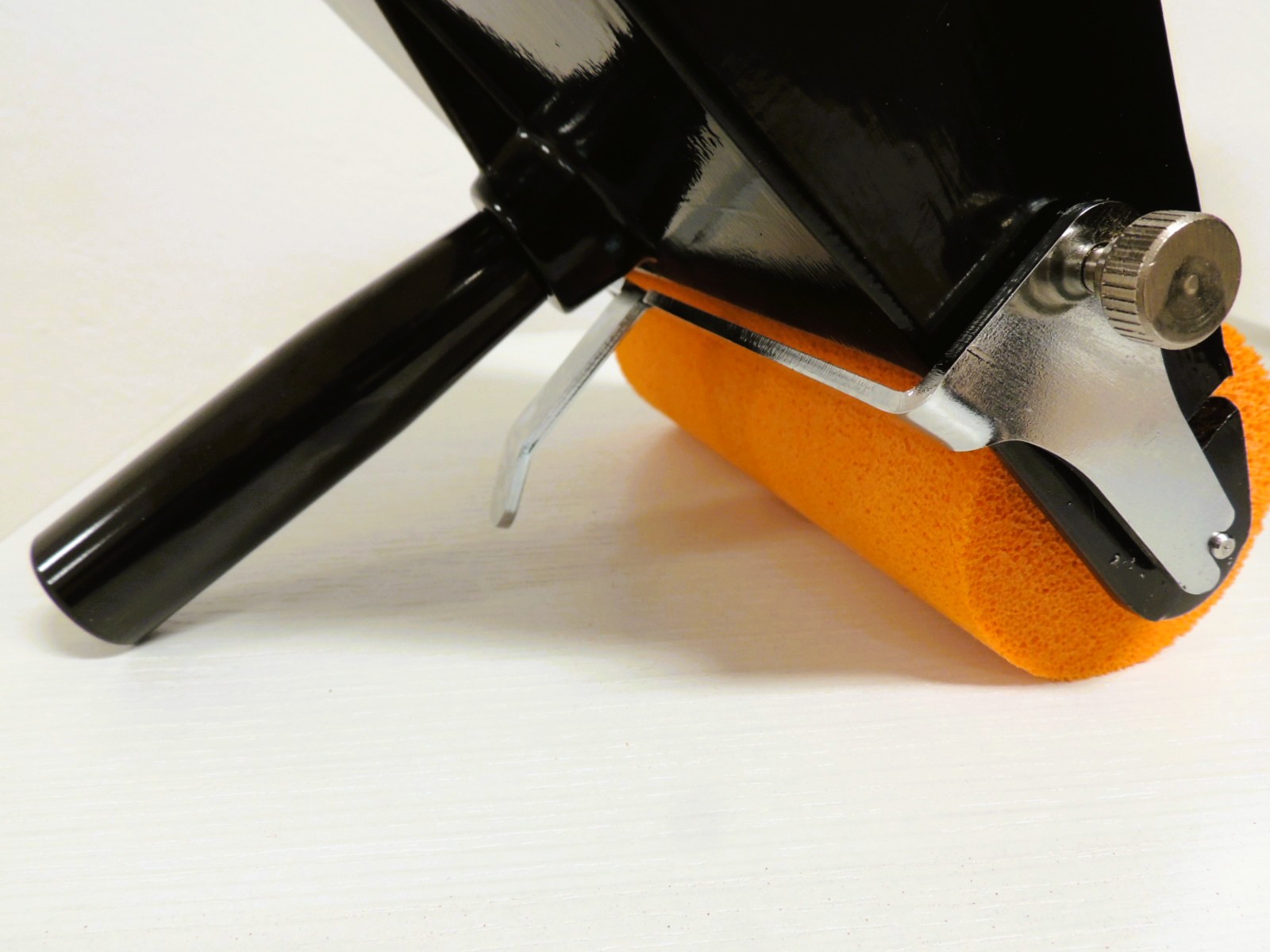 Art. 288 Stendicolla in alluminio con rullo in spugna per colla vinilica PVA a base d'acqua (prezzo IVA esclusa)