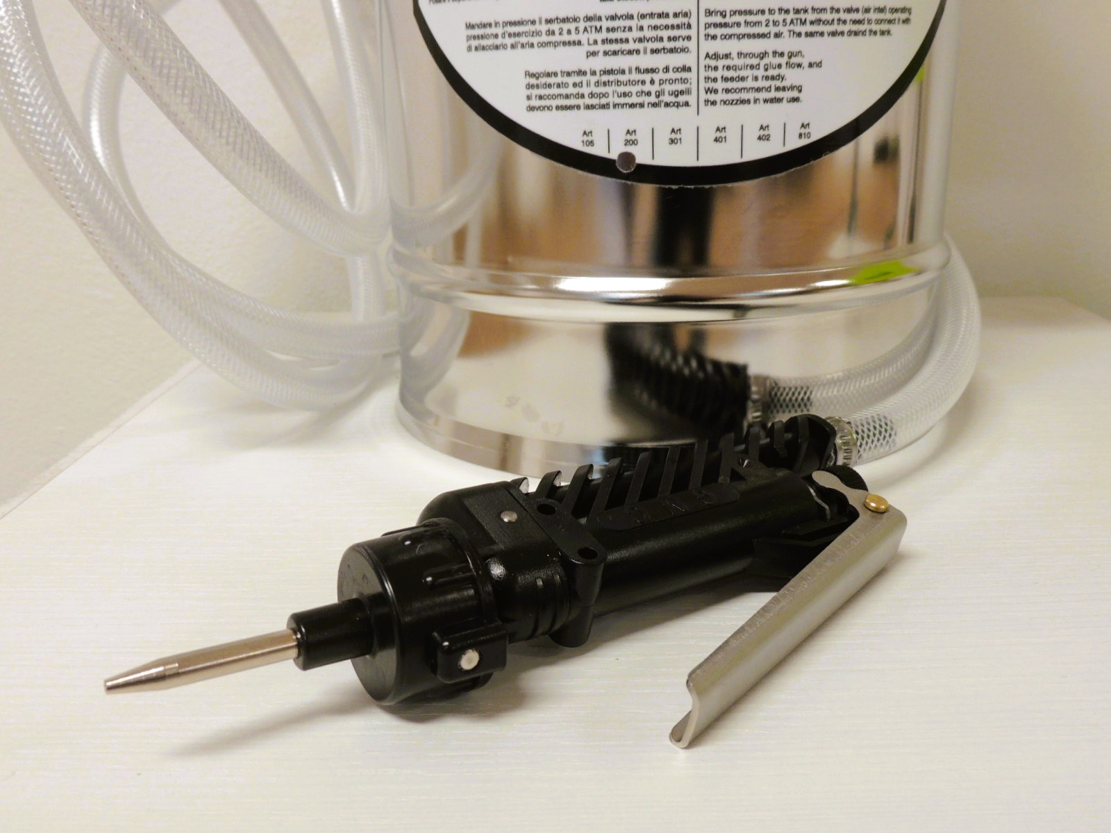 Art. 200 Distributore di colla vinilica  (prezzo IVA esclusa)