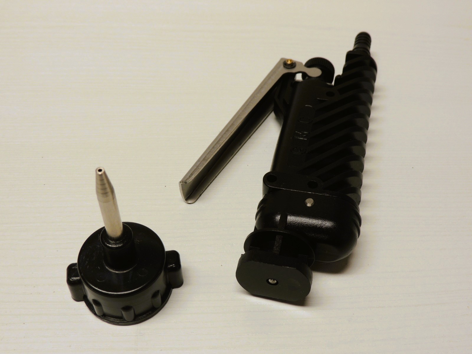 Art. 201 Pistola manuale a flusso regolabile con ugello universale (prezzo IVA esclusa)