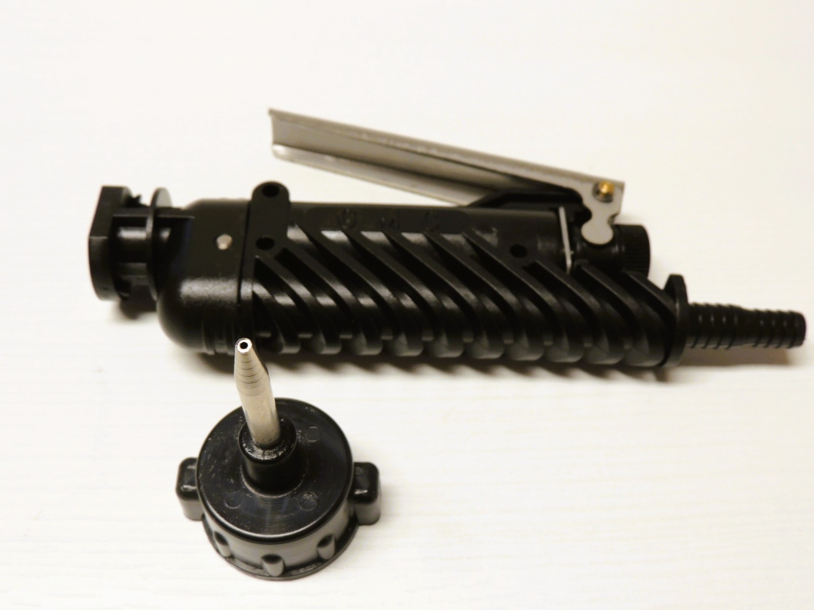 Art. 201 Pistola manuale a flusso regolabile con ugello universale (prezzo IVA esclusa)