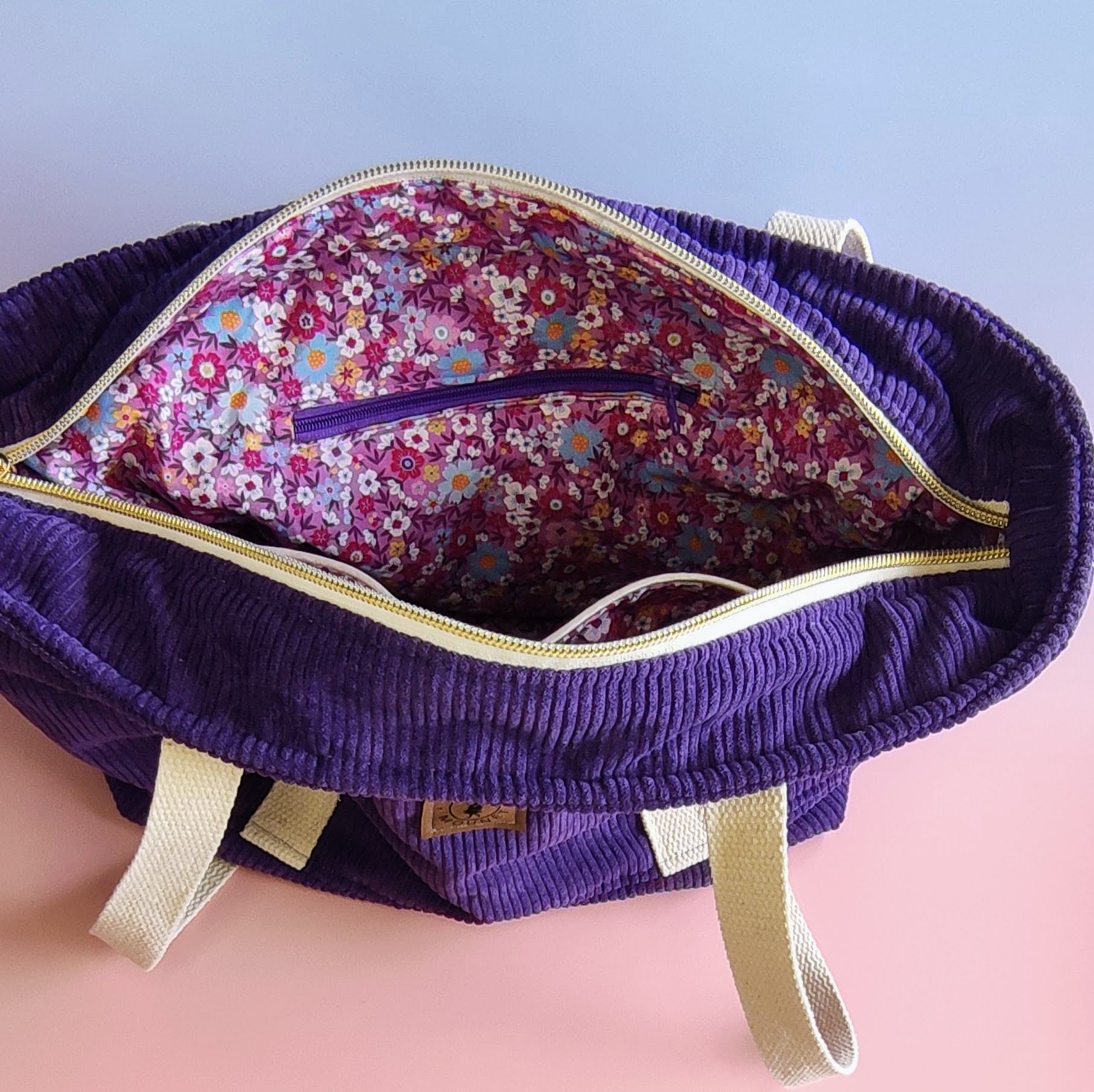 Sac cabas violet en velours côtelé