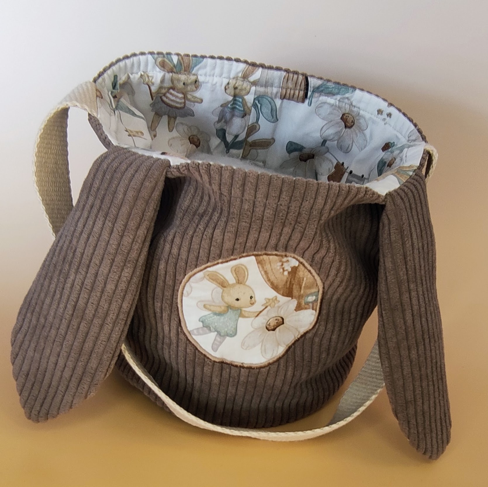 panier en velours lapine écusson rond