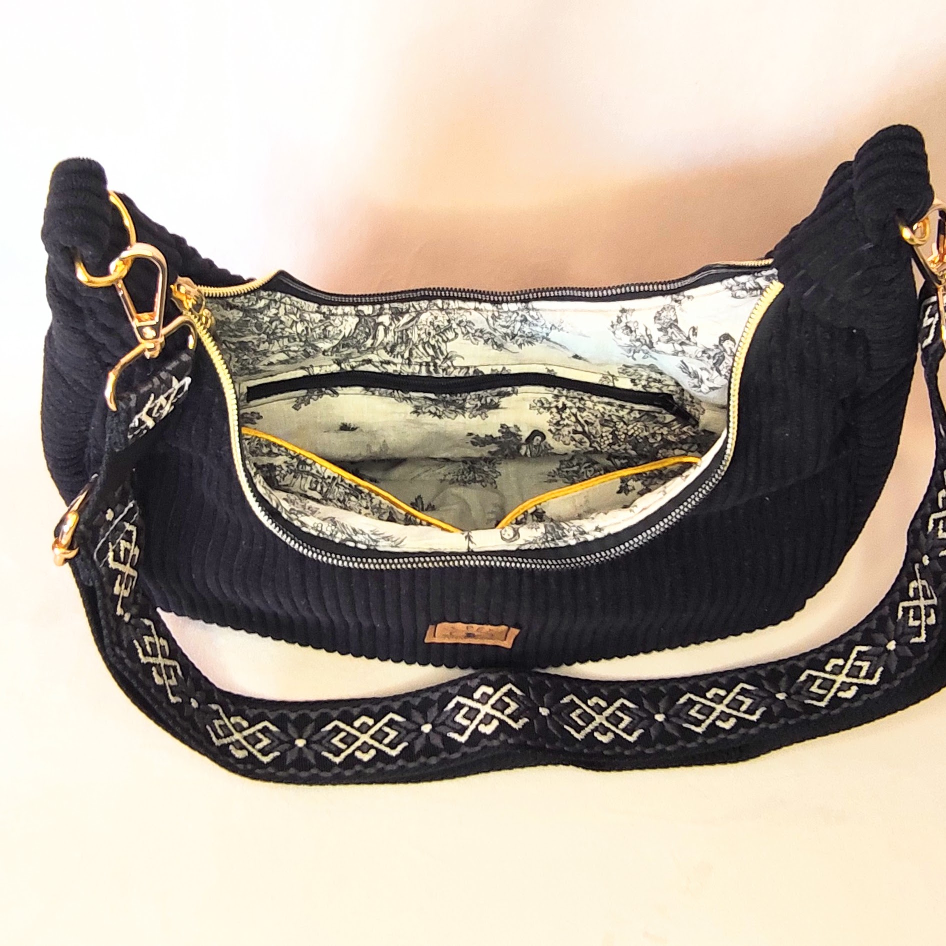 Sac à main en velours noir