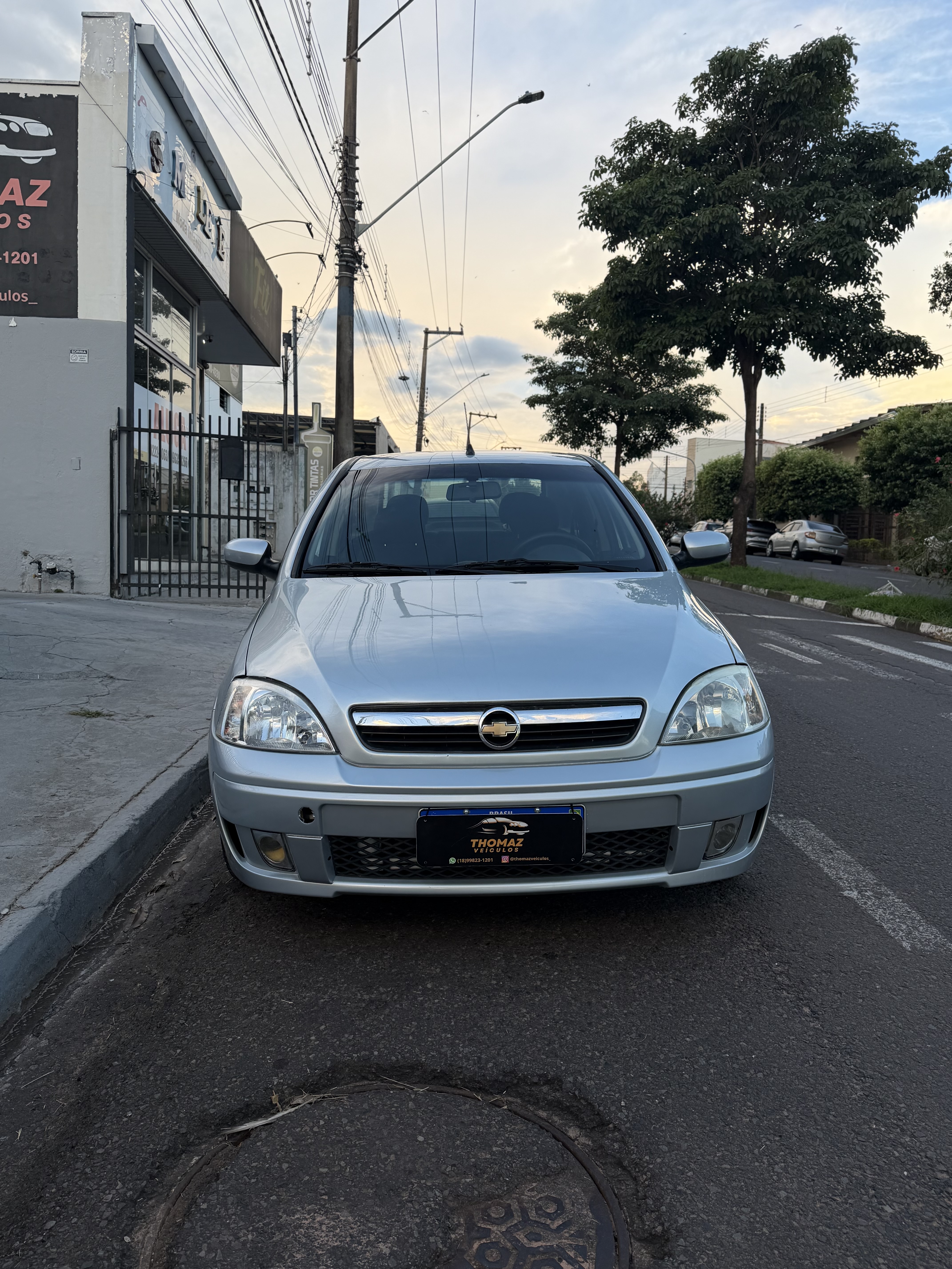 Corsa 2010 Sedan Premium 1.4 completo PRATA