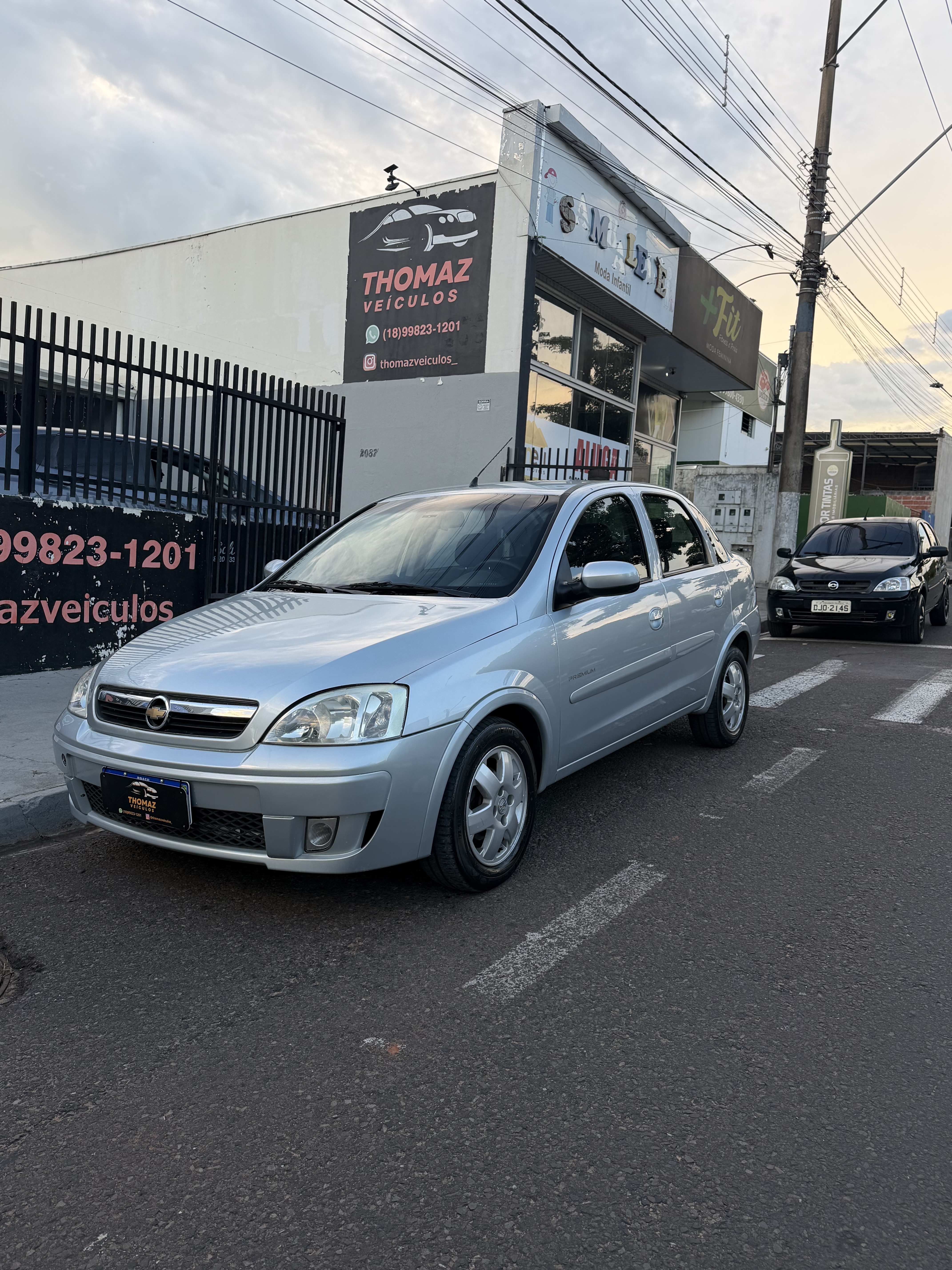 Corsa 2010 Sedan Premium 1.4 completo PRATA