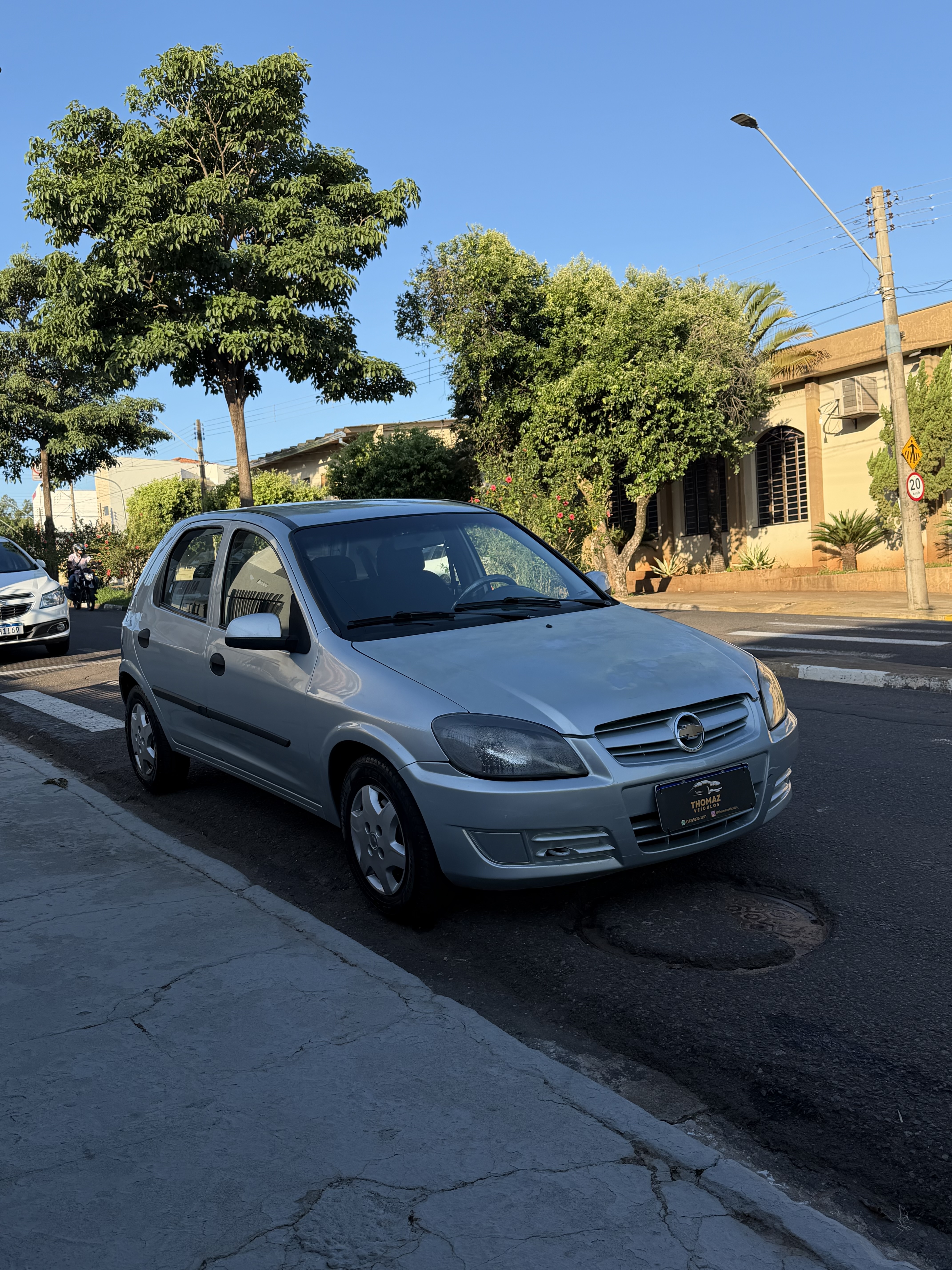 Celta 2010 4 portas PRATA