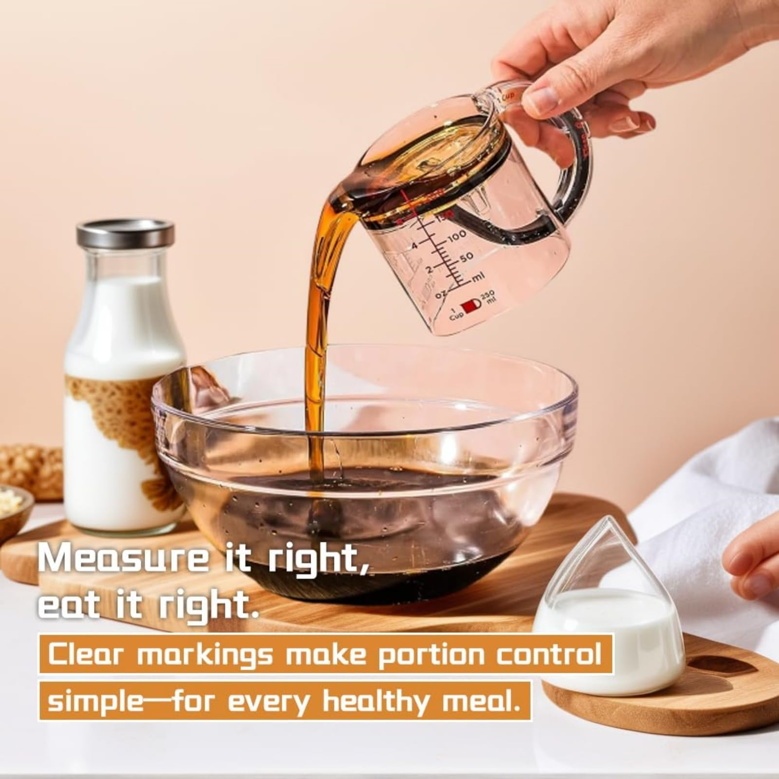 All-in-one adjustable measuring cup 