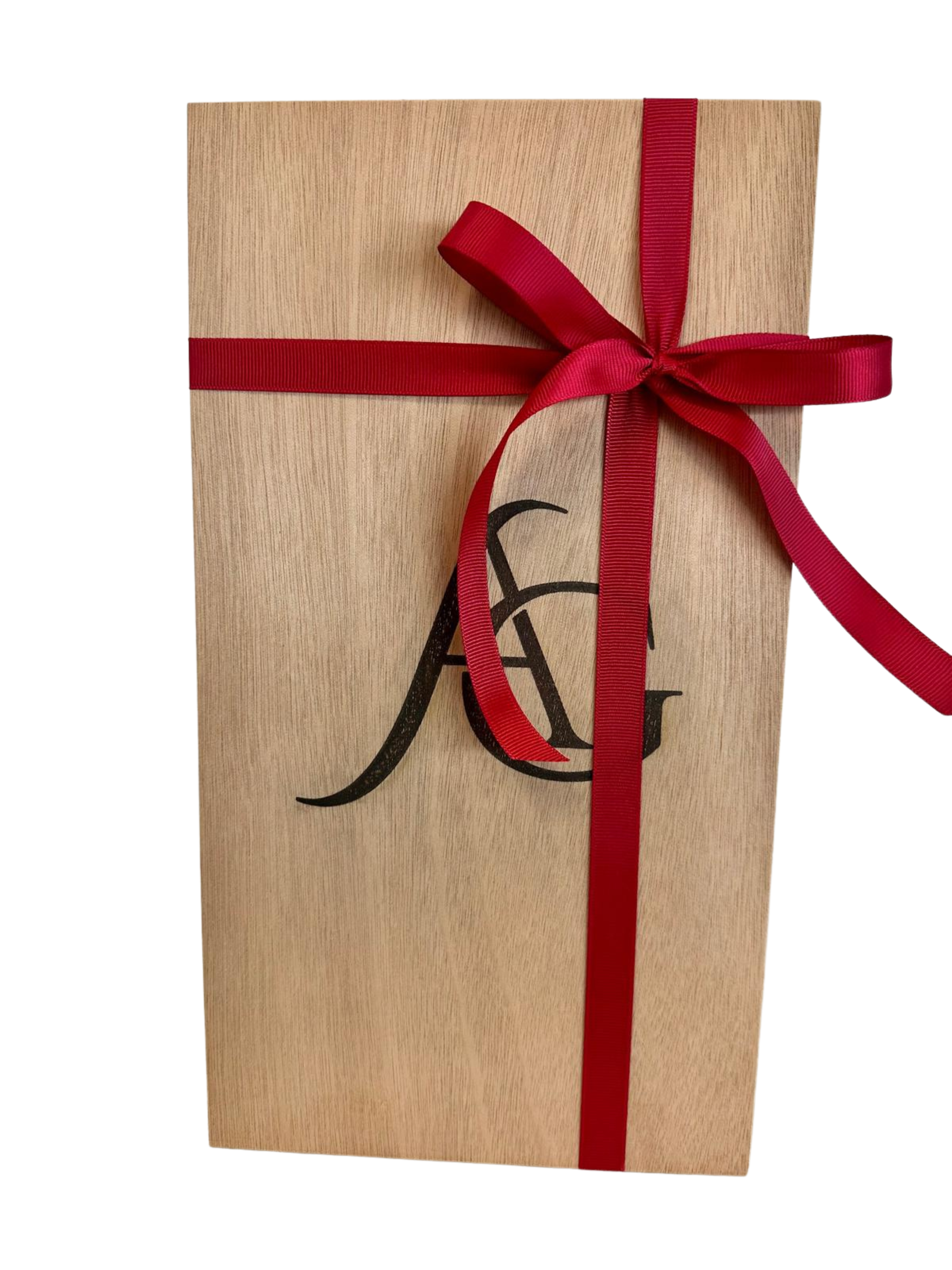 Caja de madera con copas grabadas