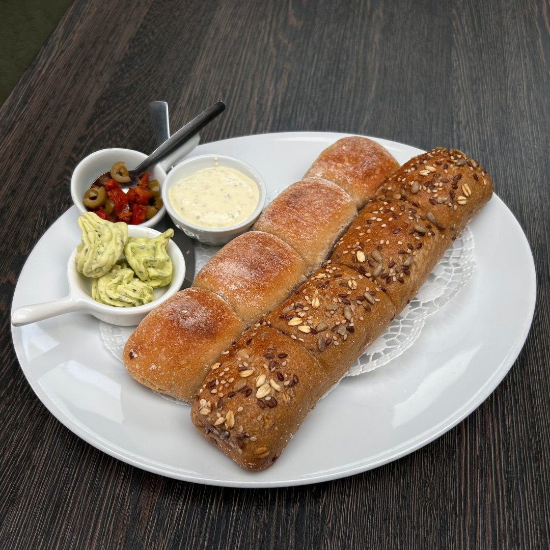 breekbroodje (1/2 personen) met dips