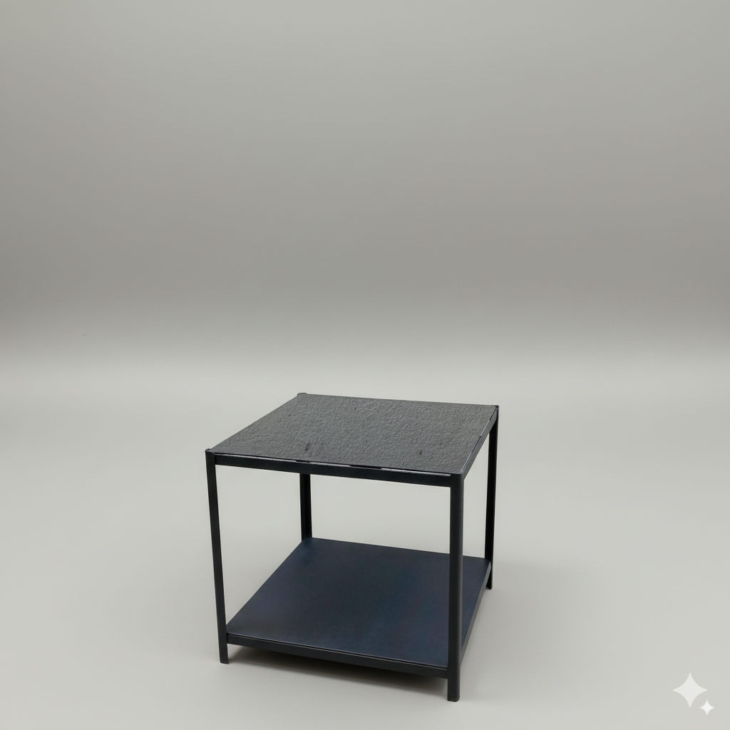 Table d’appoint carré, toute noire, métal et verre