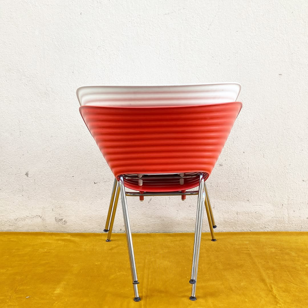 Chaises Tom Vac par Ron Arad pour Vitra