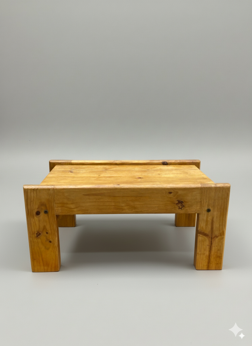 Table basse vintage en pin massif – design brutaliste 