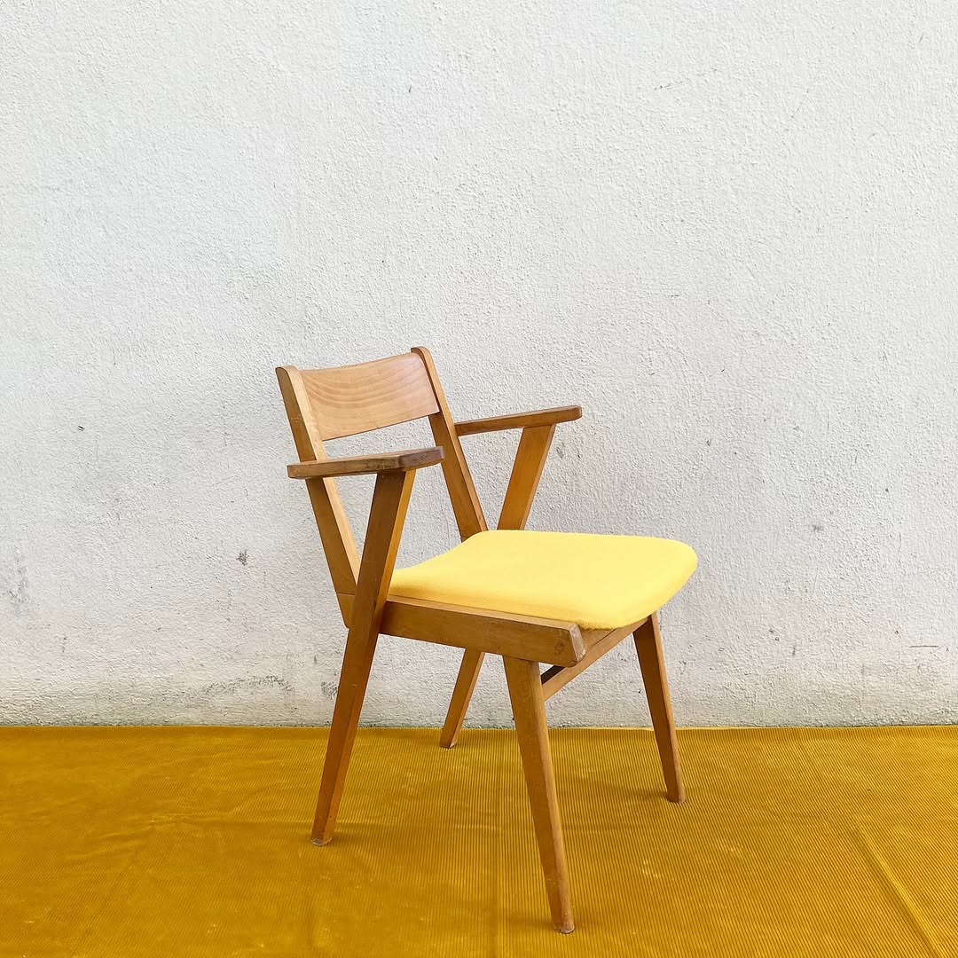 Fauteuil bridge 50s en laine jaune