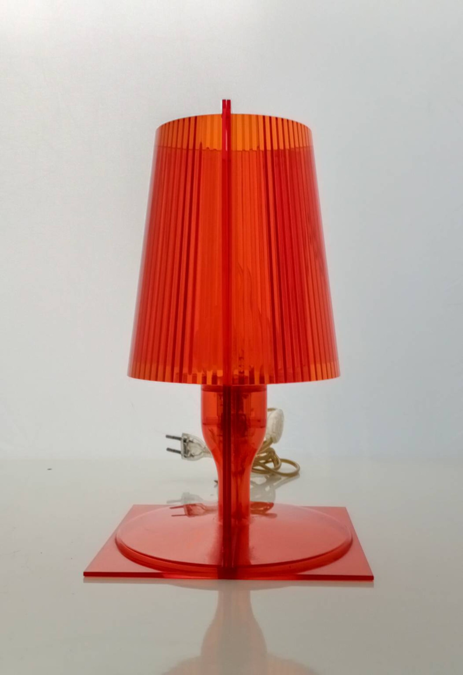 Lampe Take par Feruccio Laviani pour Kartell