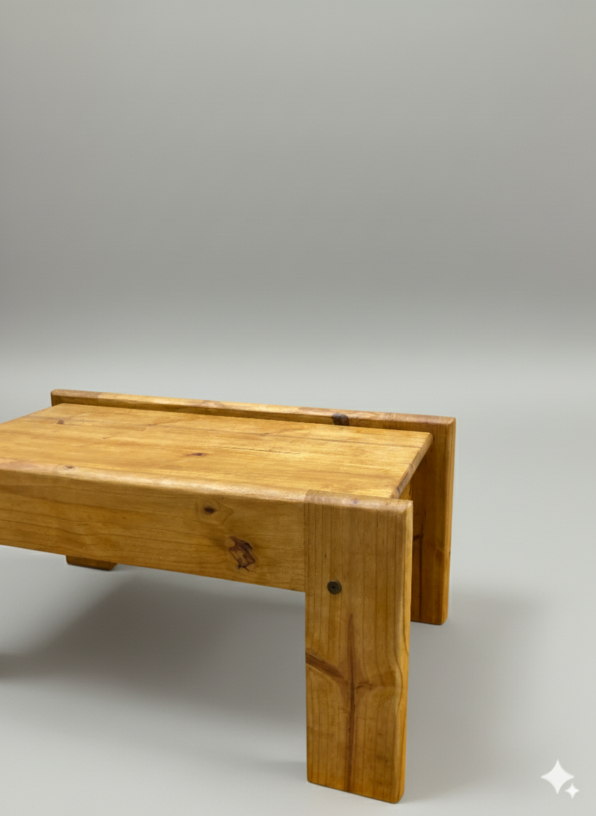 Table basse vintage en pin massif – design brutaliste 