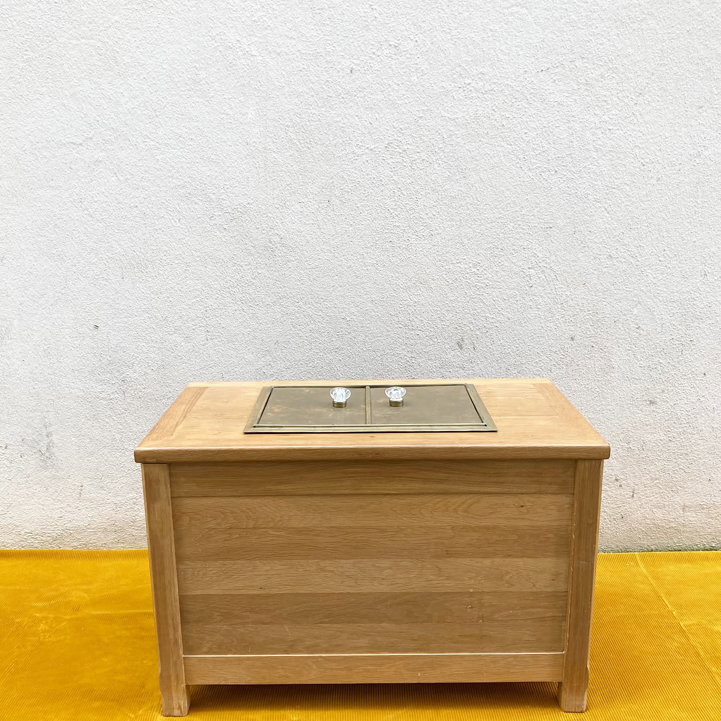 Coffre bar vintage, bois et laiton