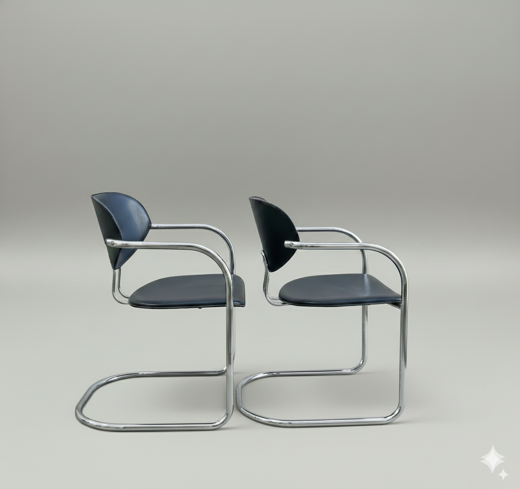 Chaise Effezeta, structure tubulaire en chrome et skai noir