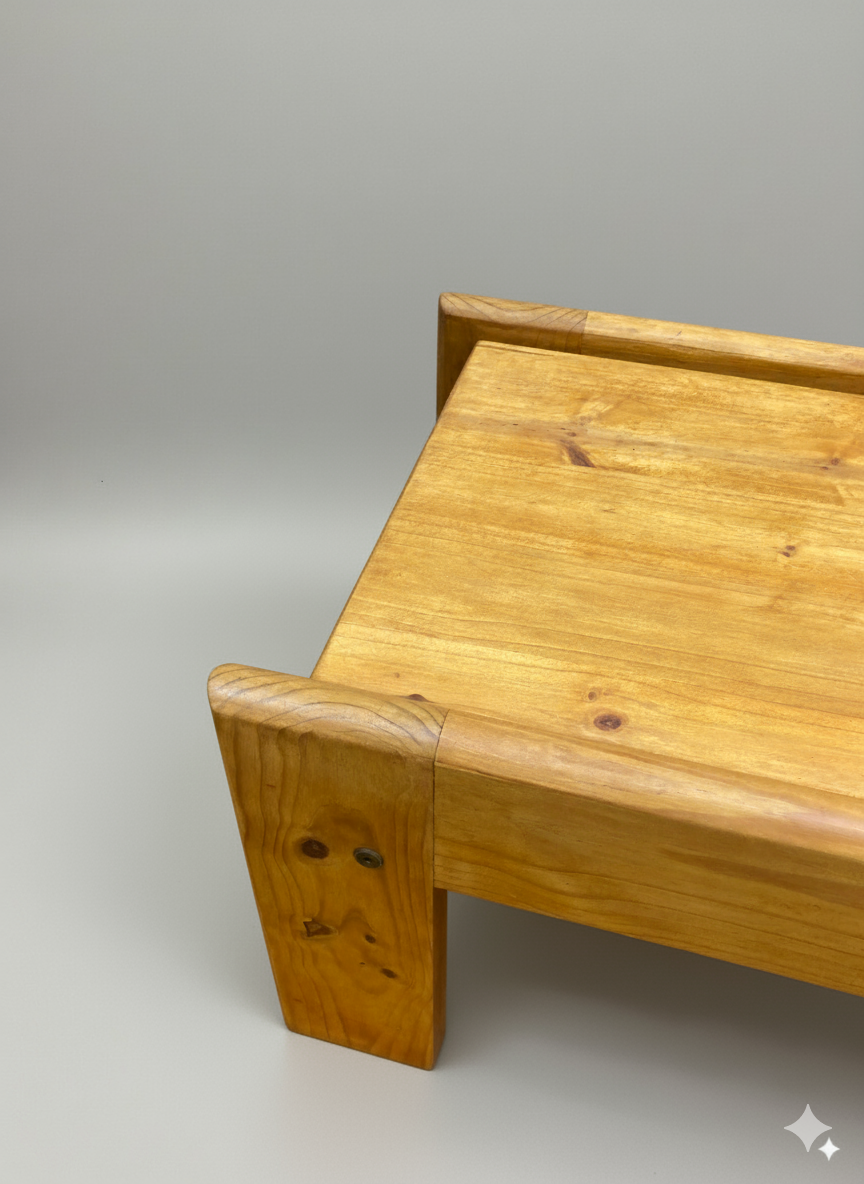 Table basse vintage en pin massif – design brutaliste 