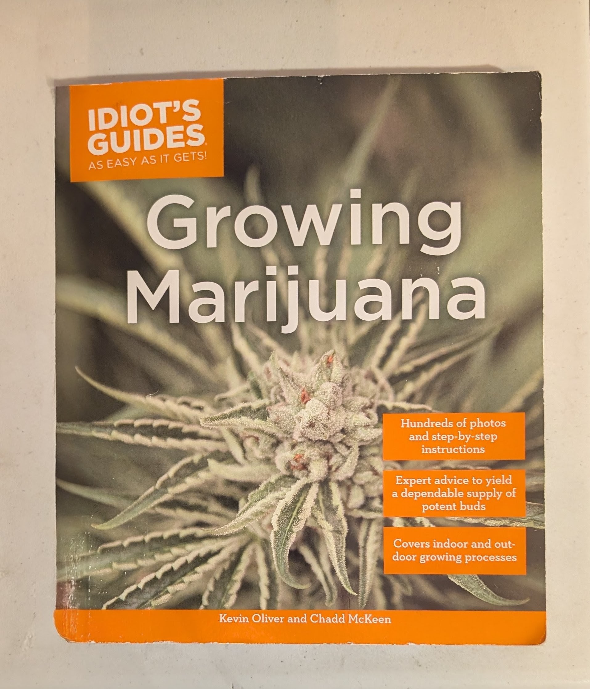 Idiot's Guides: Growing Marijuana