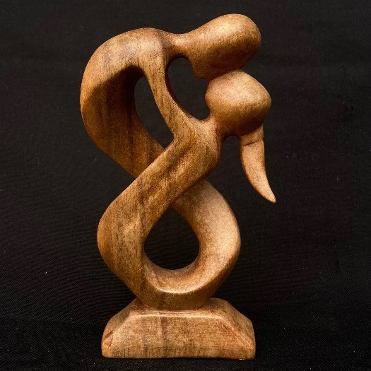 Patung Kayu Pasangan