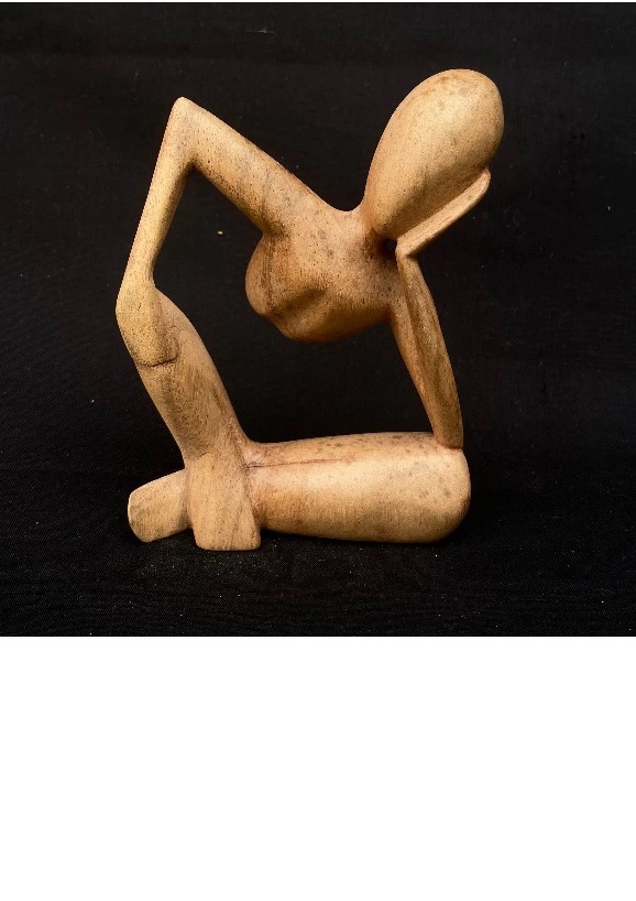 Patung kayu abstrak