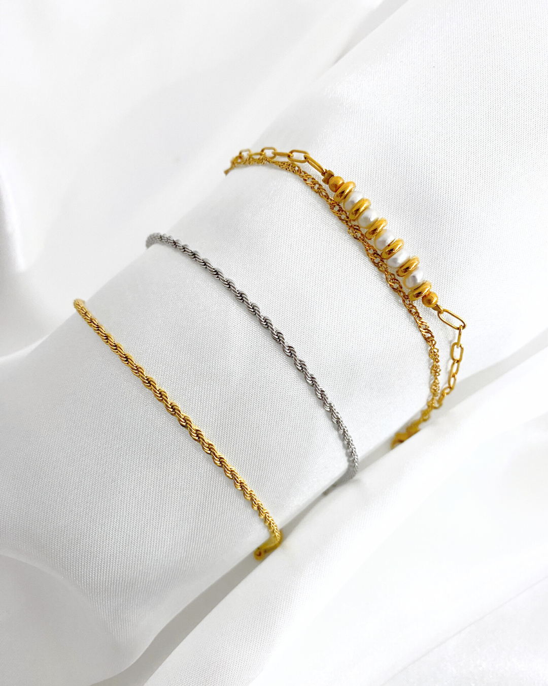 Pulseira dupla com pérolas - Dourado