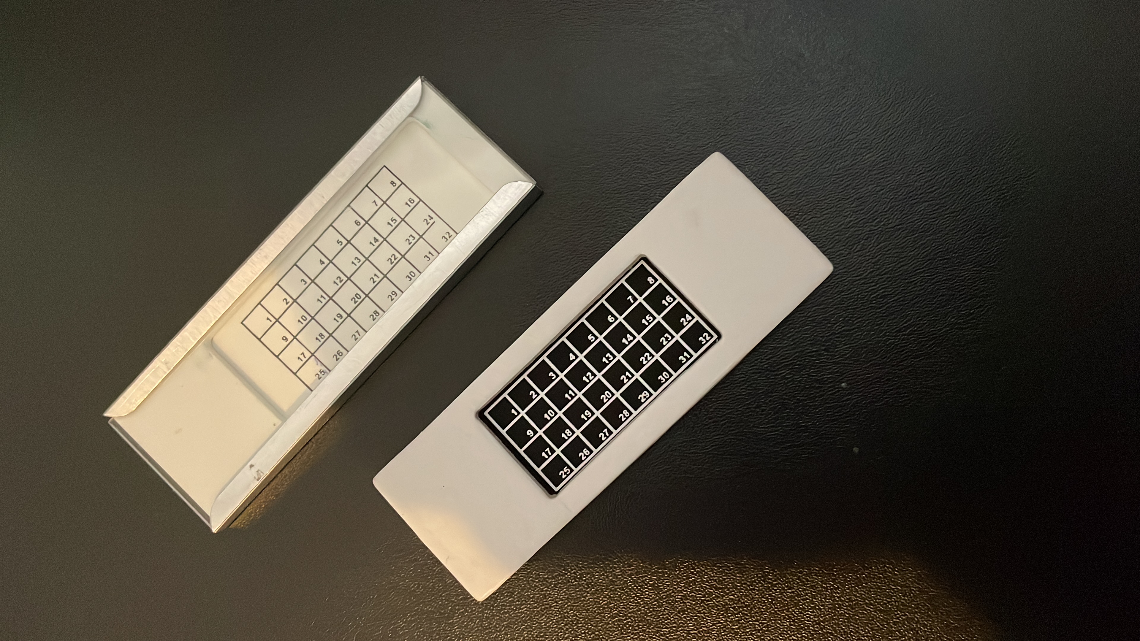 Lâminas para Microfósseis - 32 Campos - kit 10 und - fundo negro ou branco