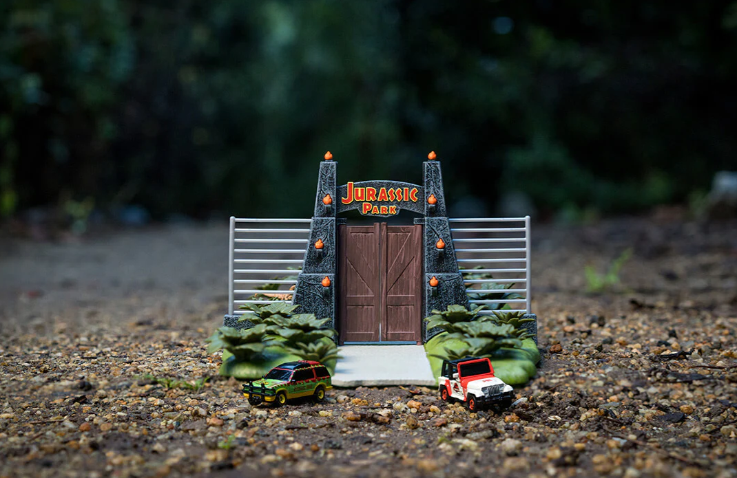 Nano Scene Jurassic Park 30th Anniversary Jurassic Gate Diorama w/ Two 1.65"