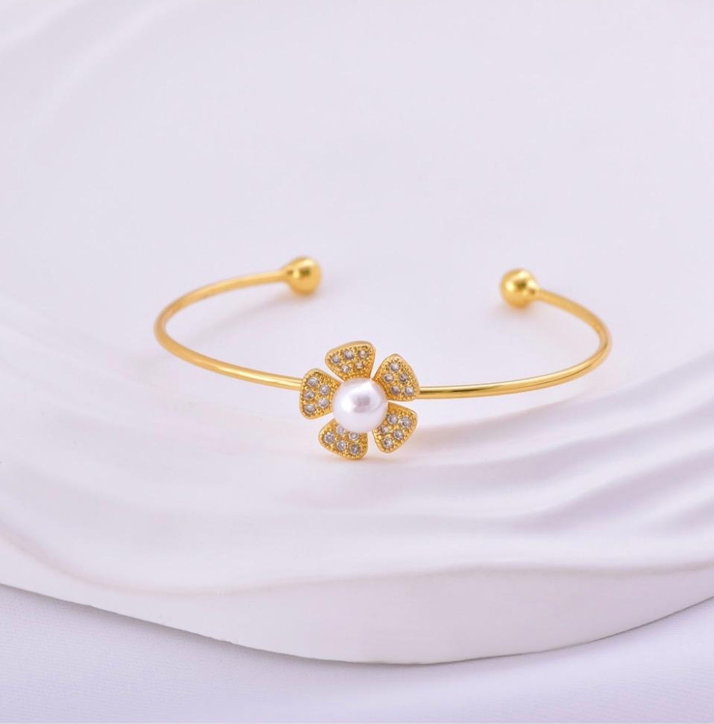 Pulsera Flor Dorada con Perla
