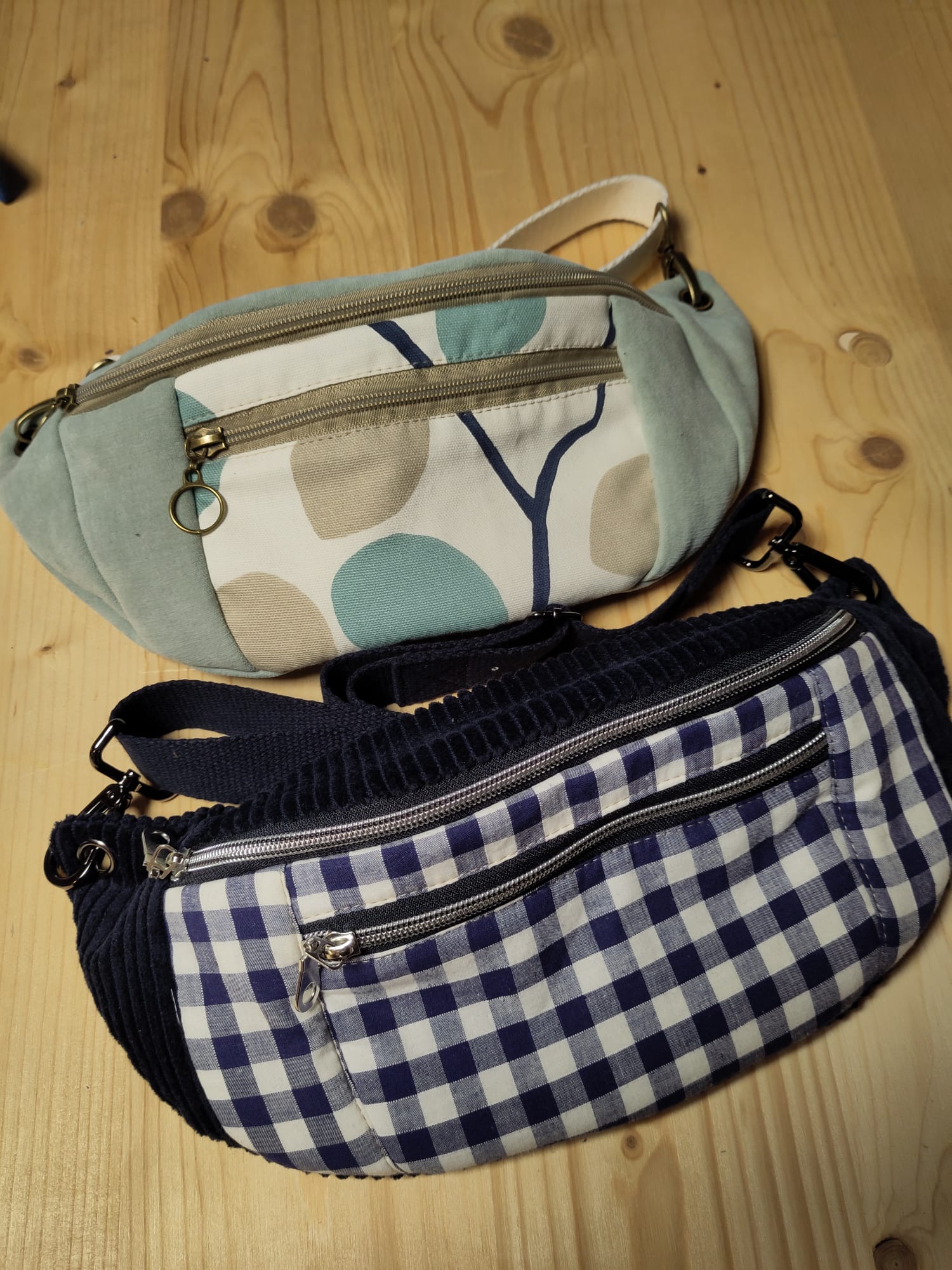 Sac banane upcyclé cousu dans mon atelier