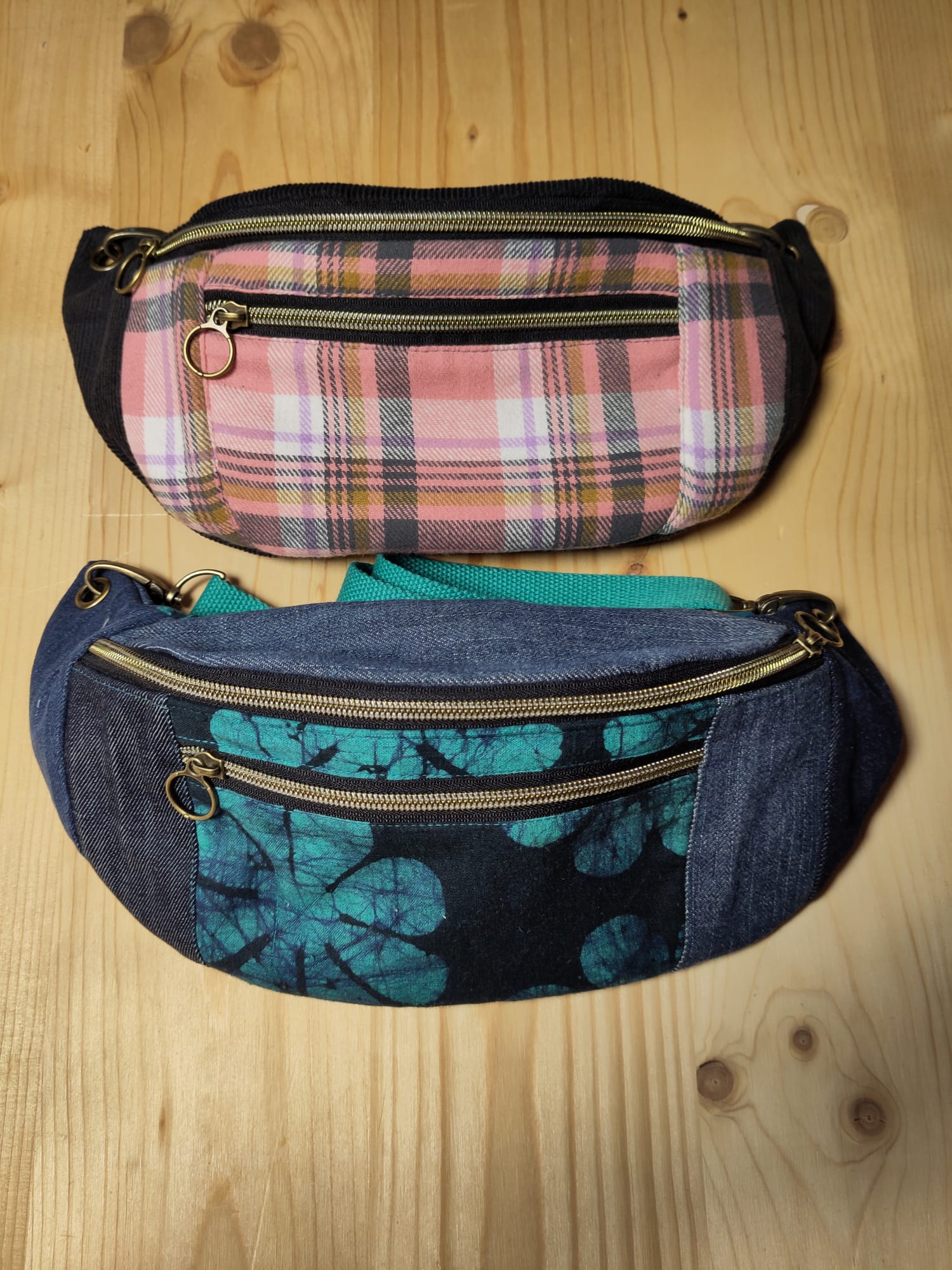 Sac banane upcyclé cousu dans mon atelier
