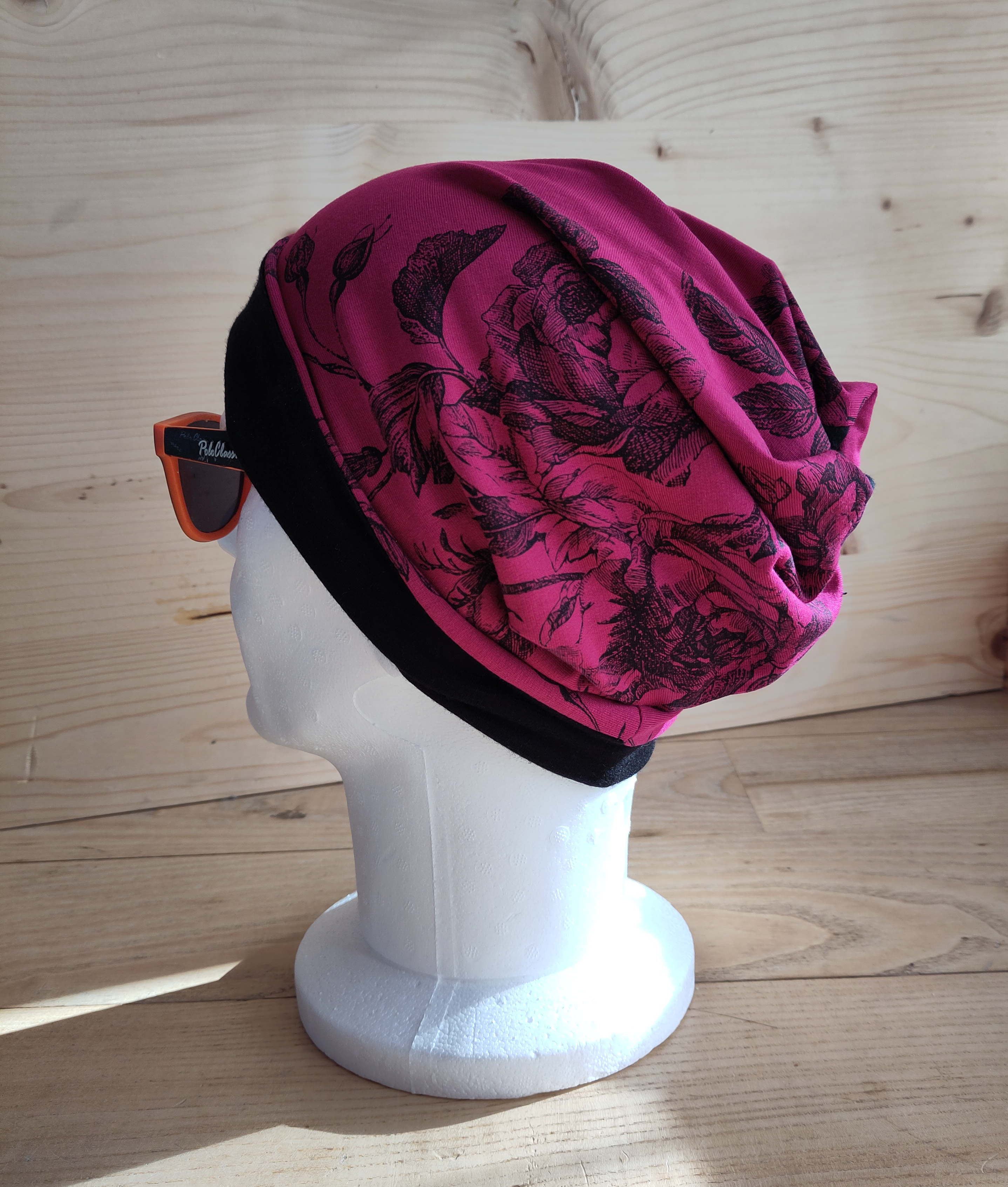 Bonnet twisté réversible fushia et noir