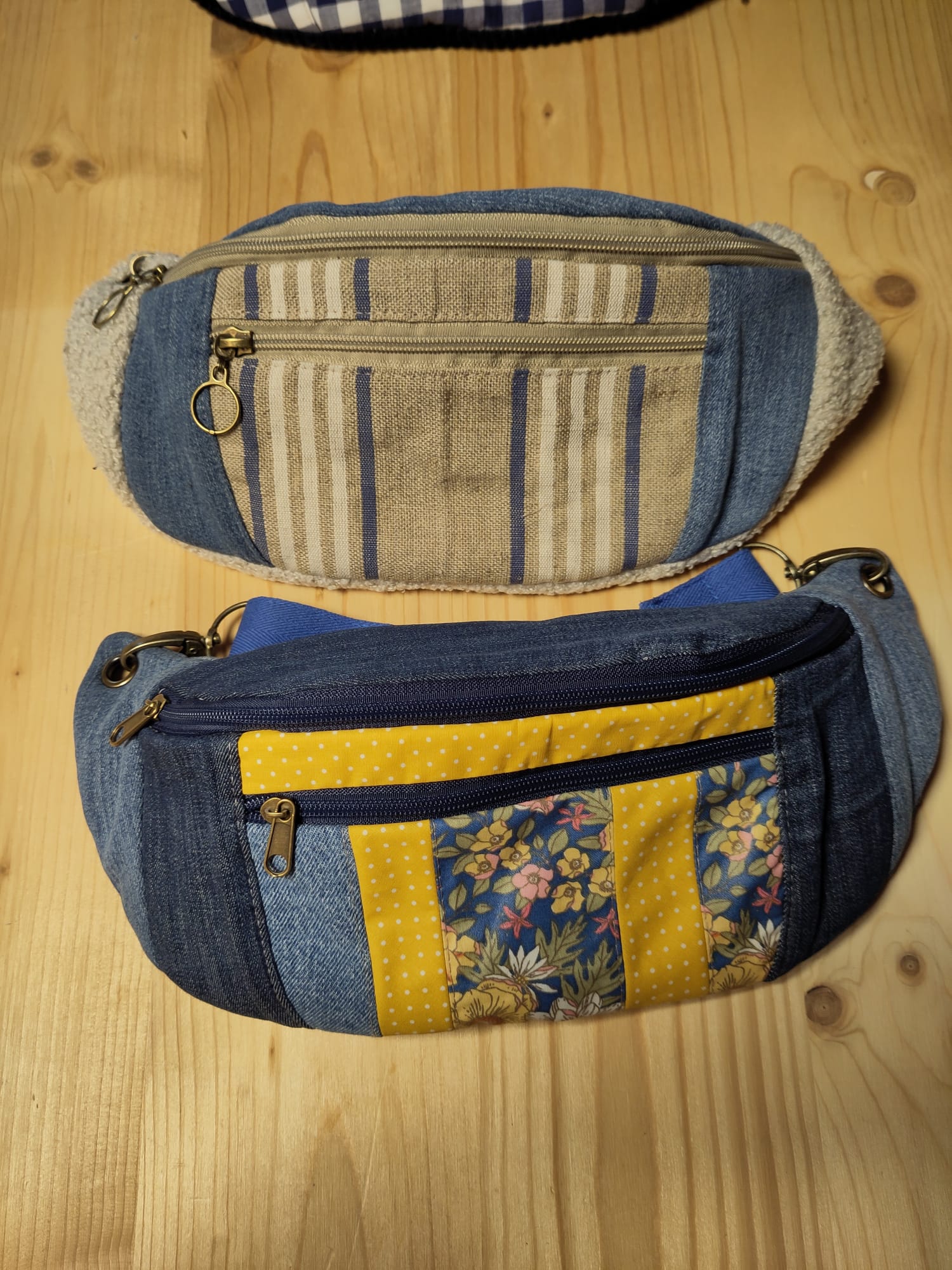 Sac banane upcyclé cousu dans mon atelier