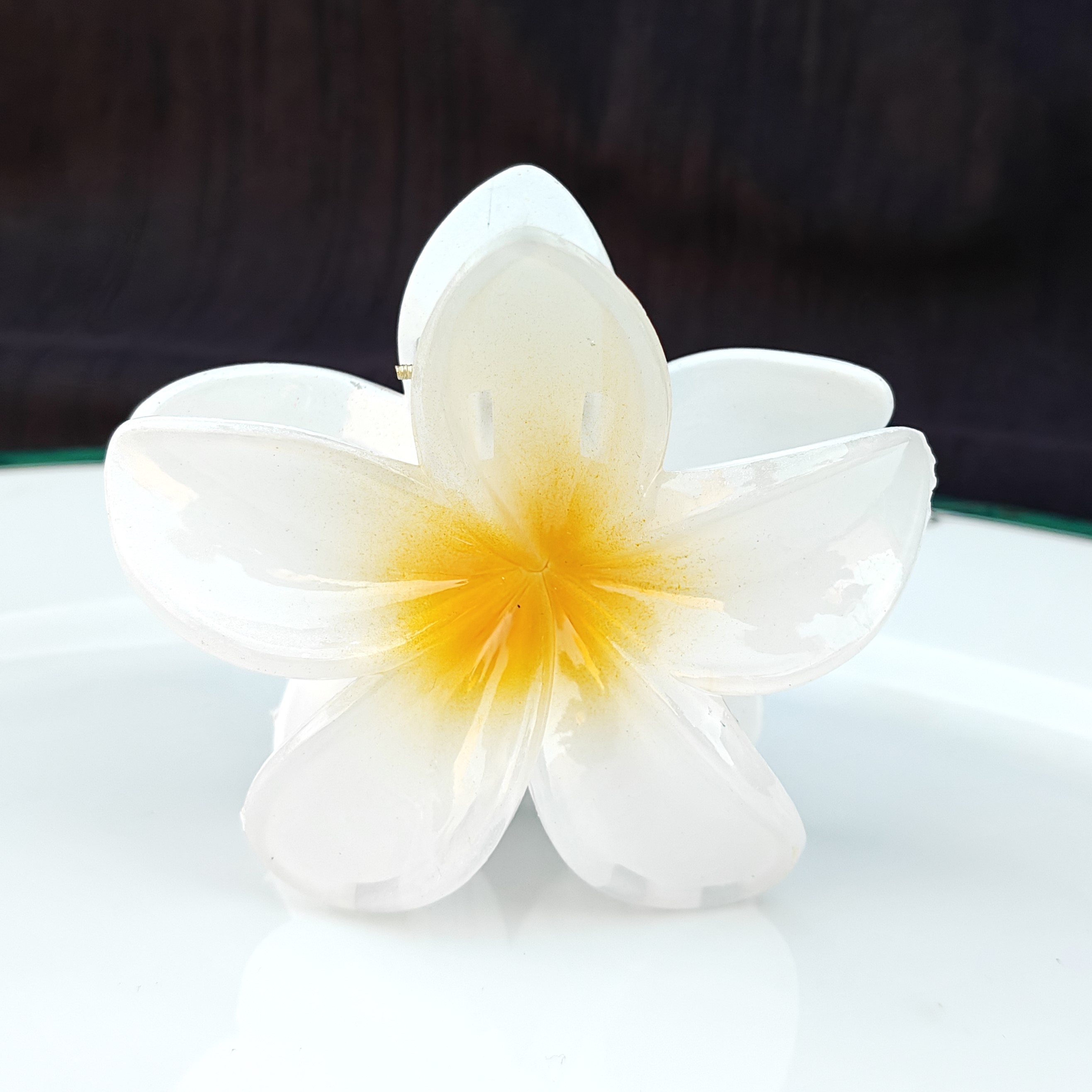 Daisy Clear Claw Clip - White with Yellow