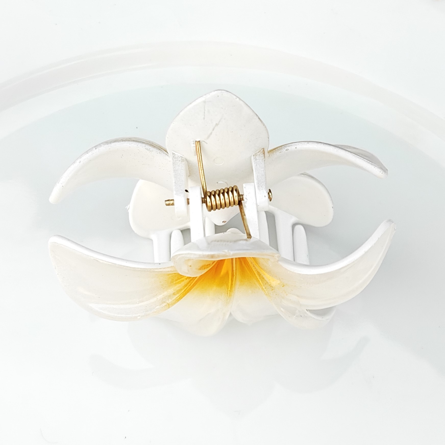 Daisy Clear Claw Clip - White with Yellow 