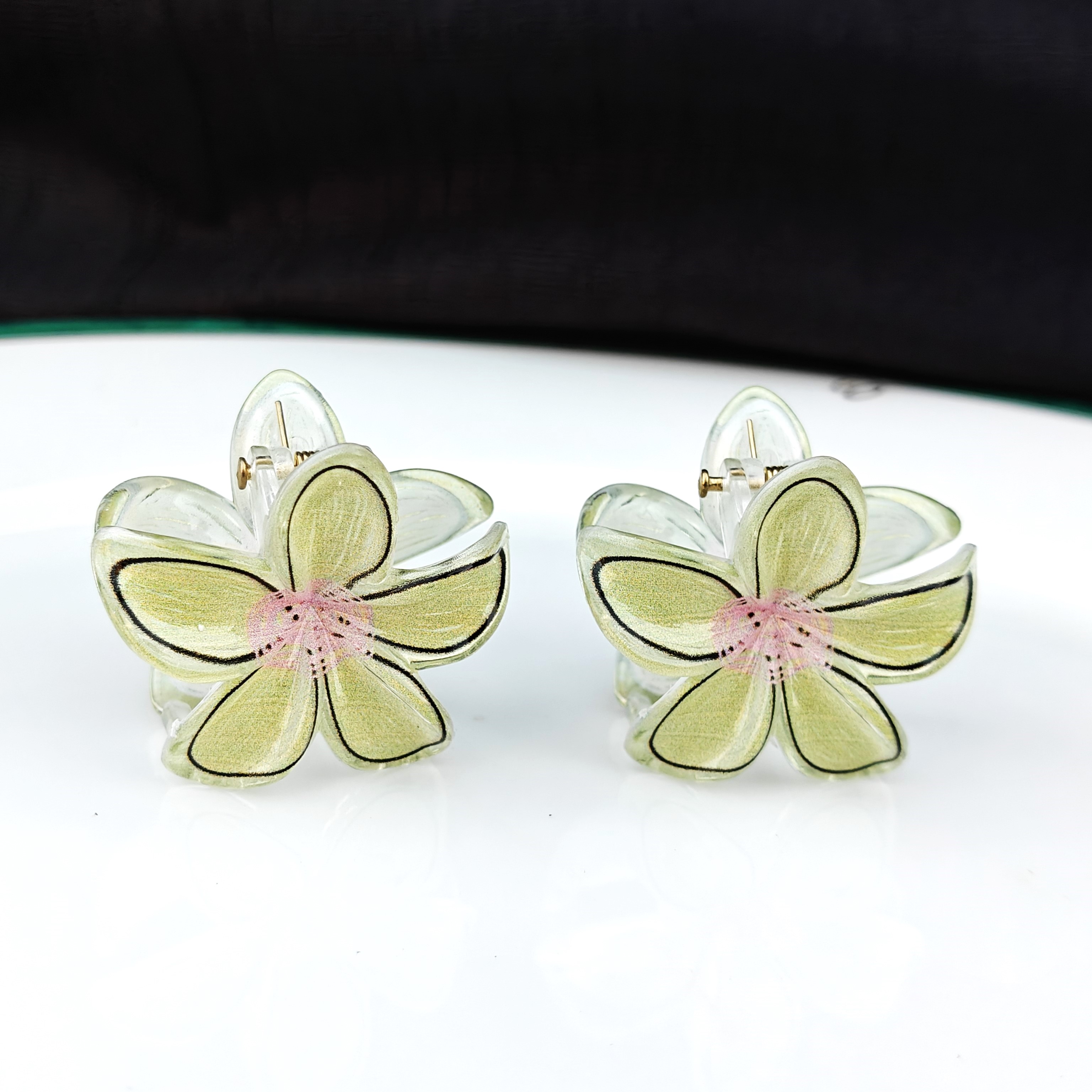 Mini Flower Claw Clip - Green