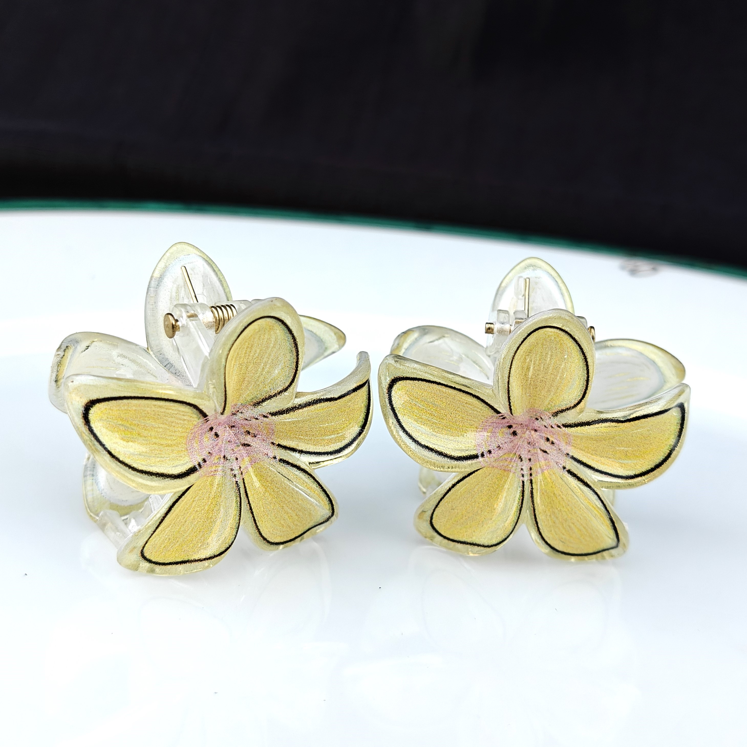 Mini Flower Claw Clip - Yellow