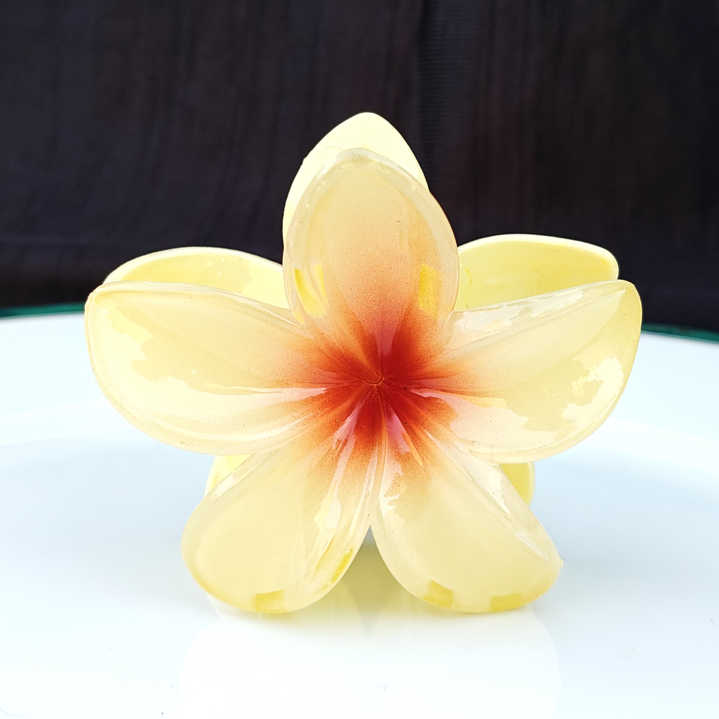 Daisy Clear Claw Clip - Yellow