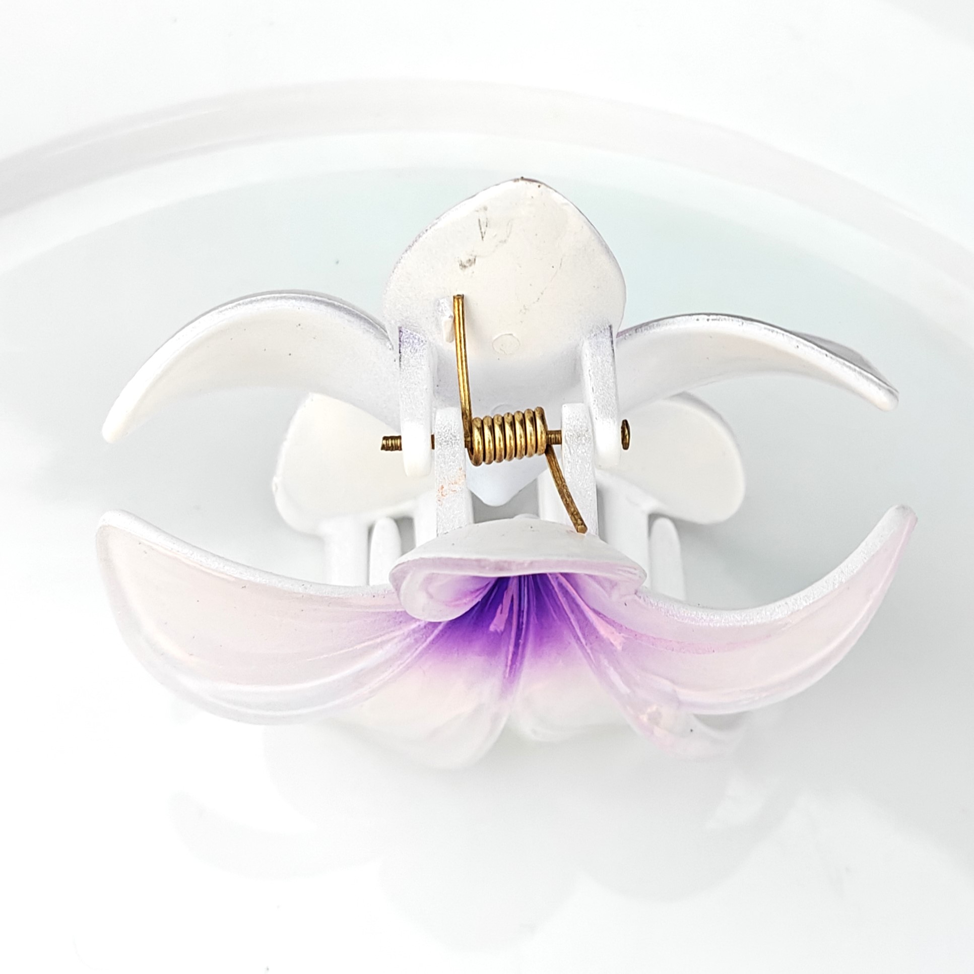 Daisy Clear Claw Clip - White with Purple