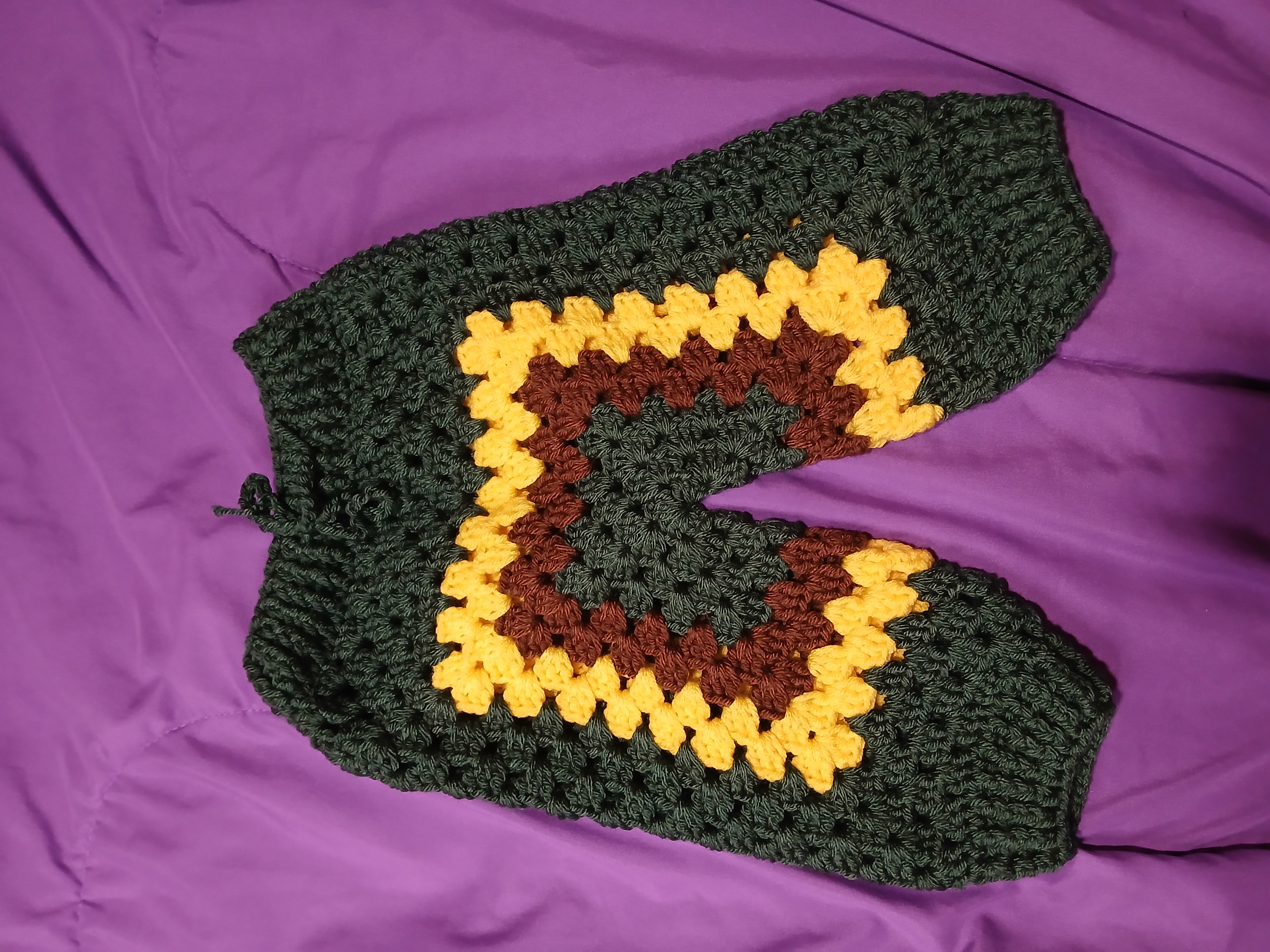 Granny Stitch Jogger & Cap Set – Handmade Crochet for Babies (6–12 Months)