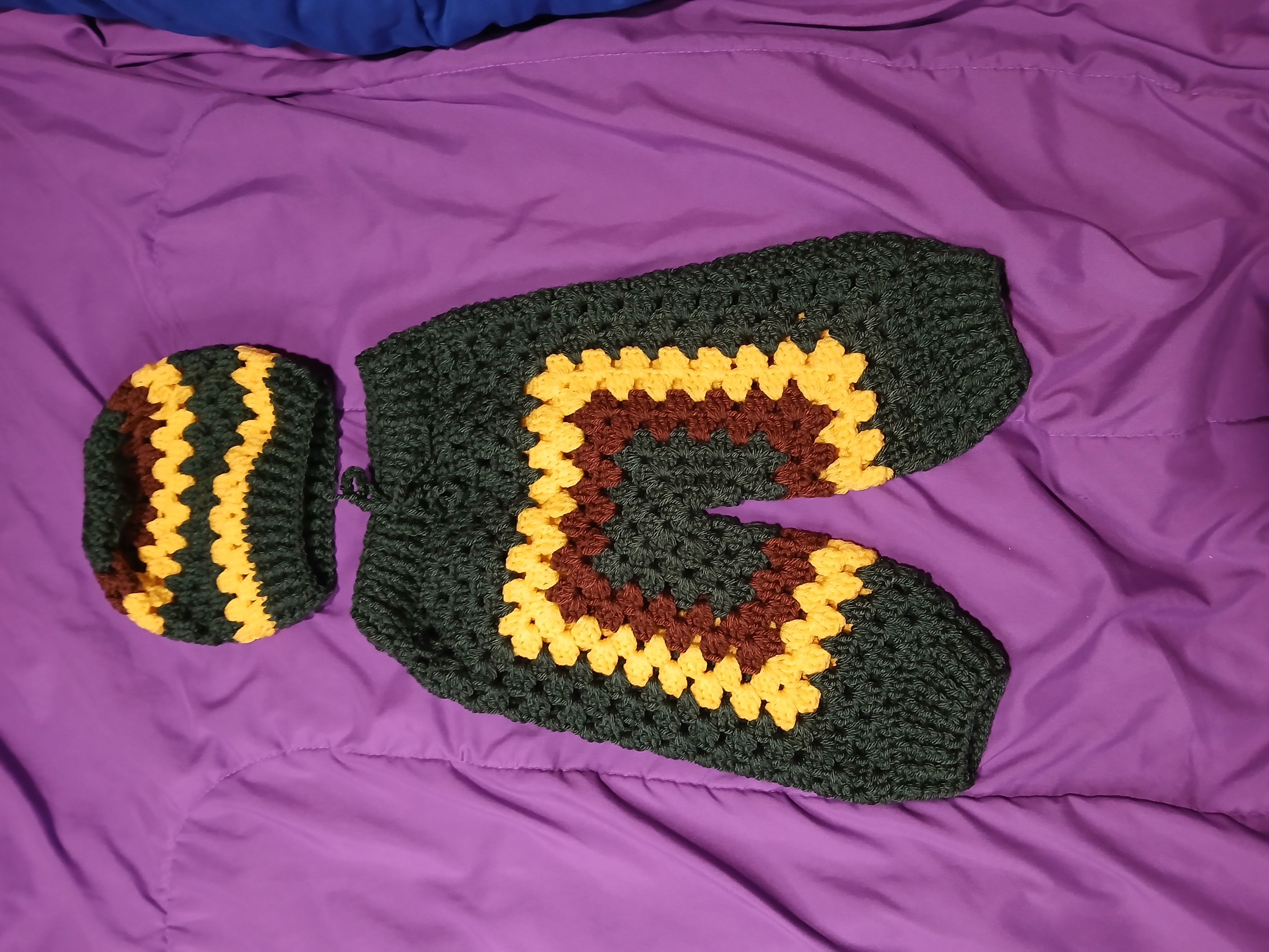 Granny Stitch Jogger & Cap Set – Handmade Crochet for Babies (6–12 Months)