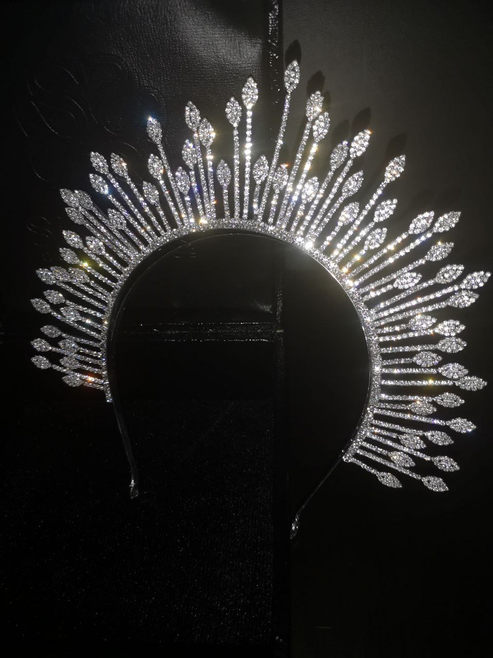 تاج "الشعاع " - تحفة عصرية بتوقيع ملكي
