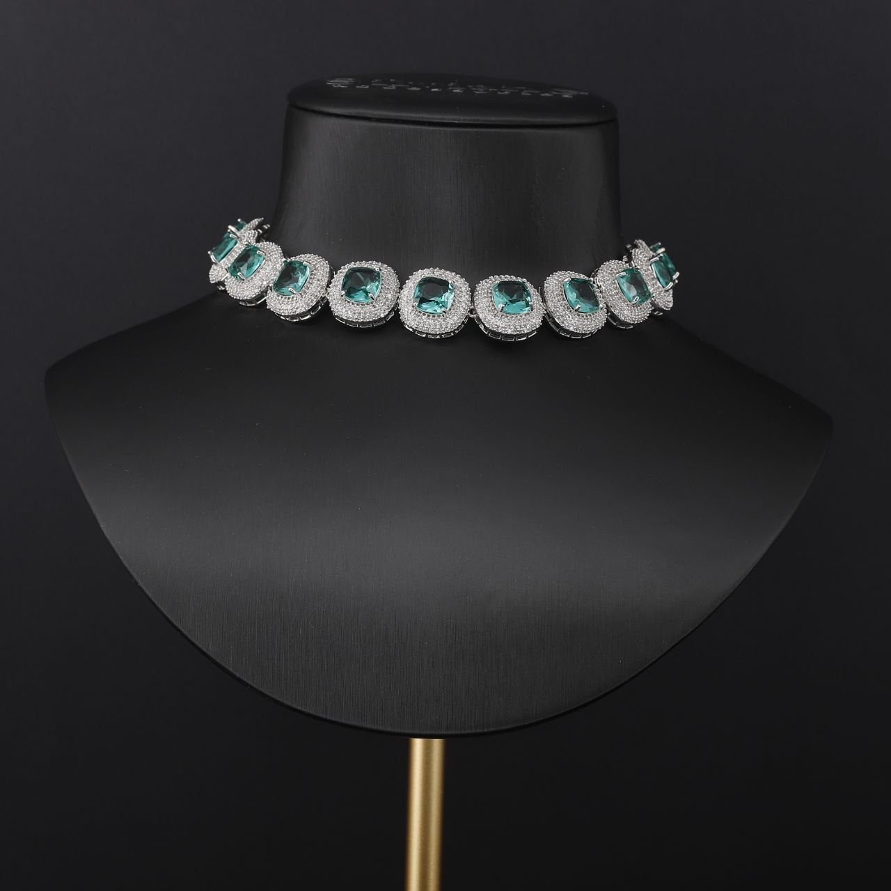 طقم "زمرد المحيط" الملكي 