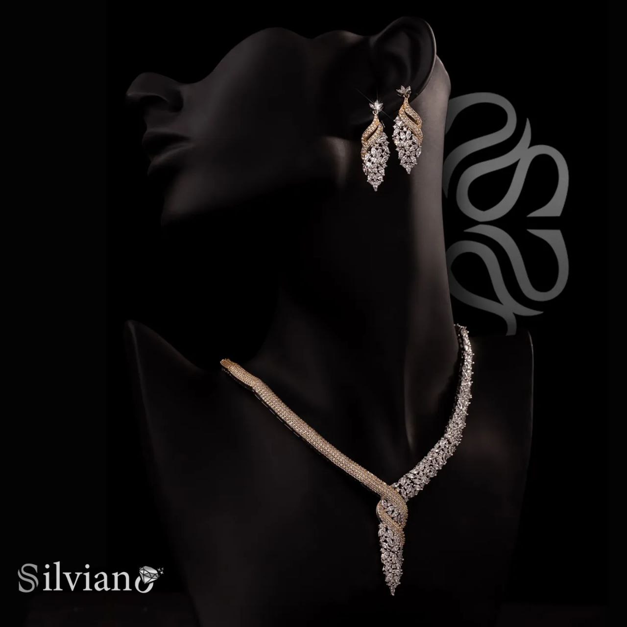 ​طقم "همسة الأناقة" المُرصَّع بالزركون البرَّاق 