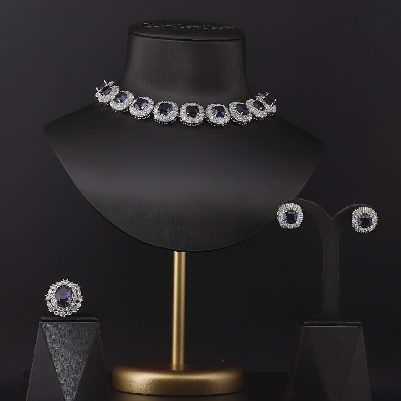 "طقم "الخزامى الملكية