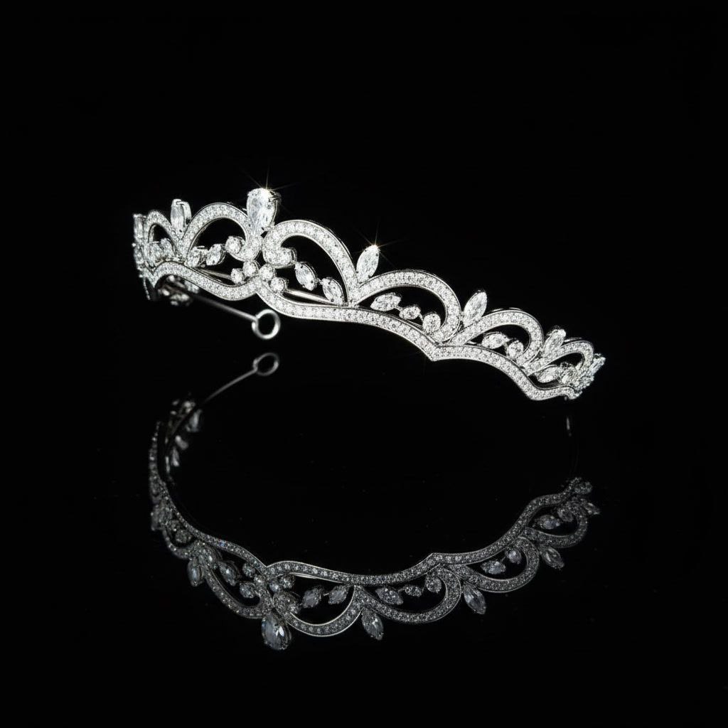 تاج "إكليل الندى" – أناقة ملكية تفيض بالرقة