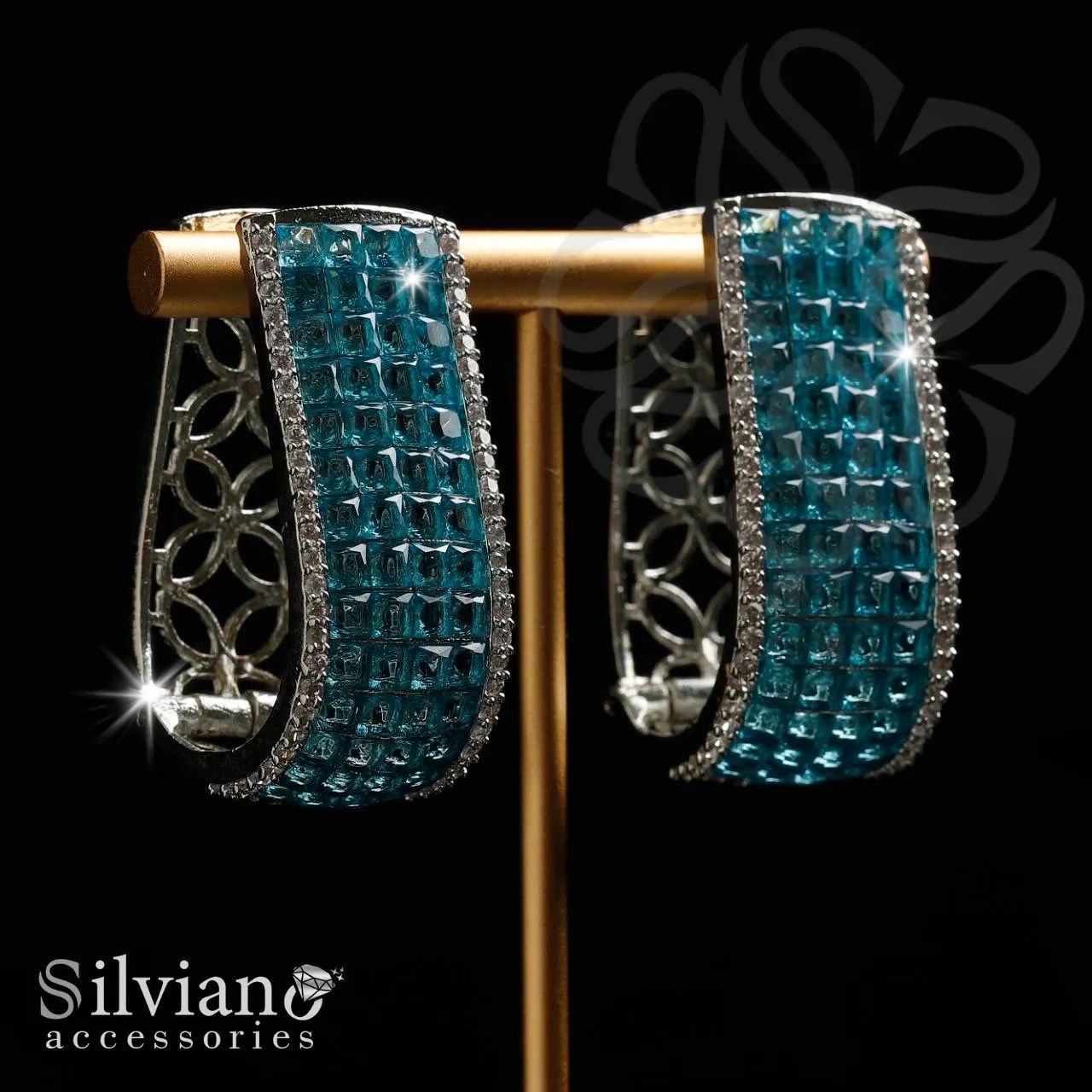 حلق "بريق الأكو مارين"