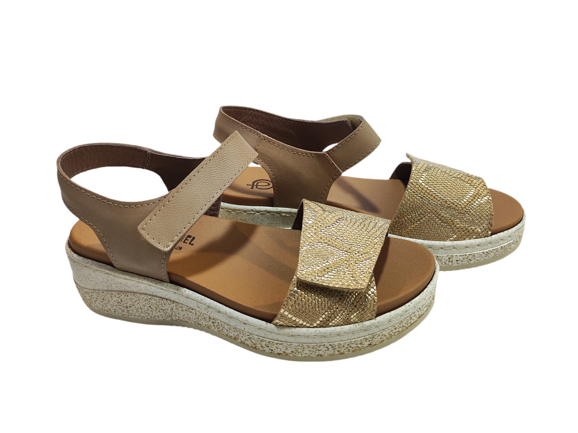 Sandalia de plataforma tonos dorados y beige