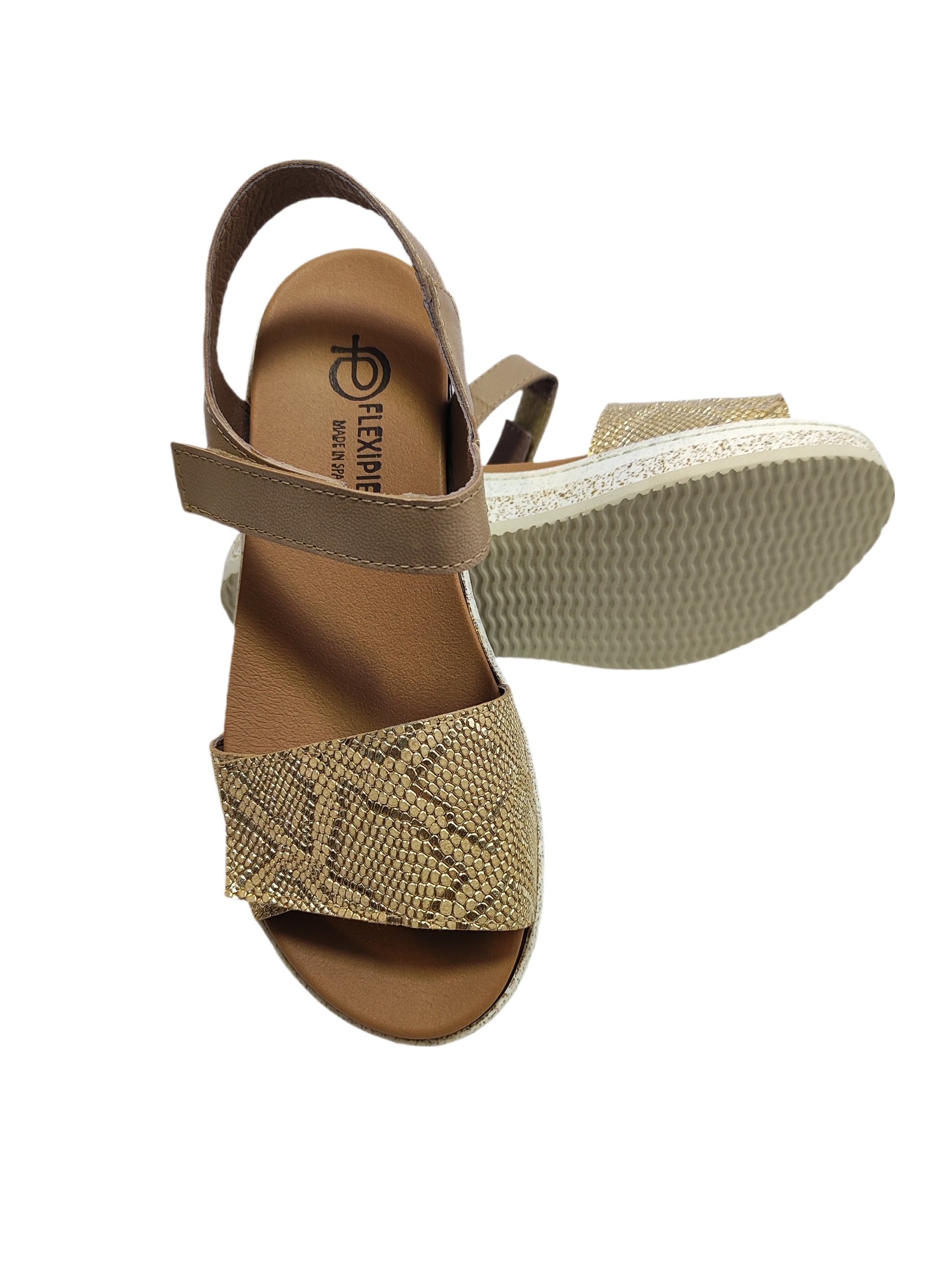 Sandalia de plataforma tonos dorados y beige