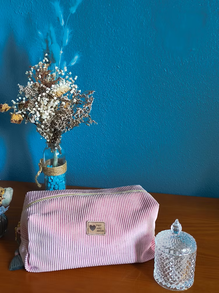 Trousse de toilette en velours côtelé rose